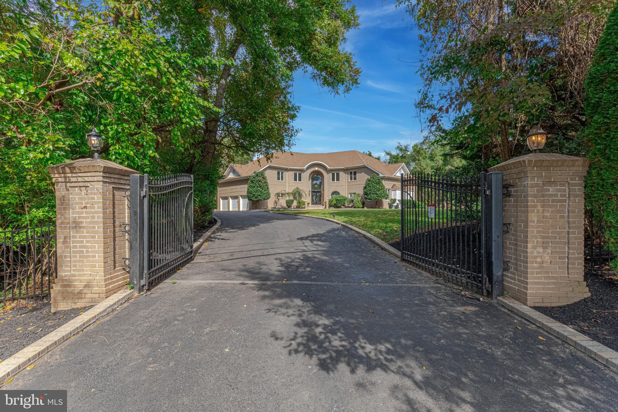 WOODSIDE ESTATES - Residential