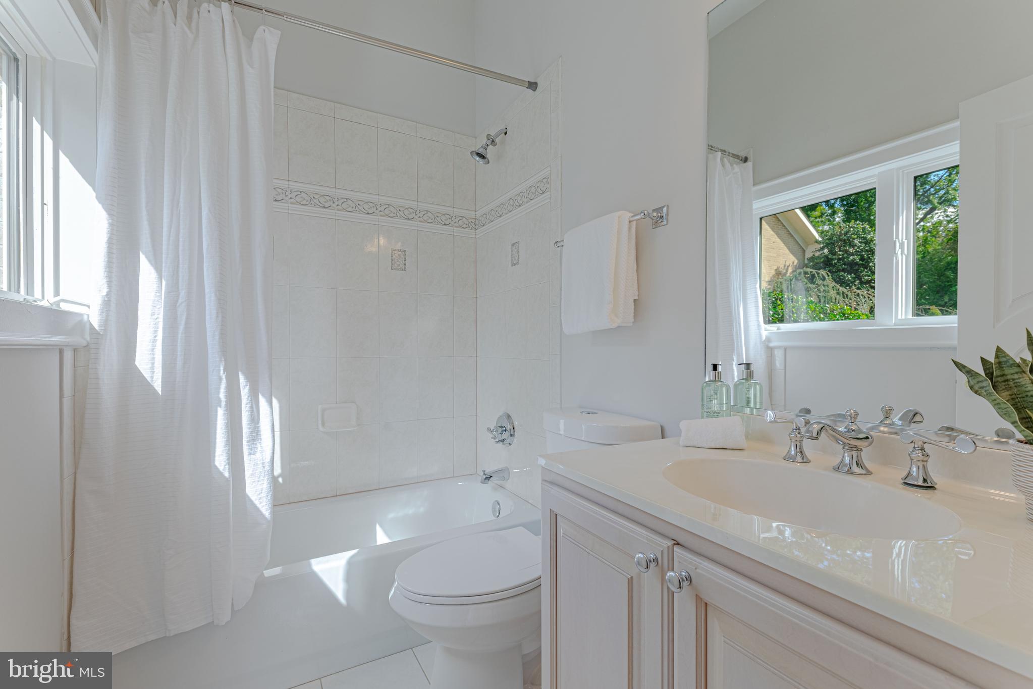 WOODSIDE ESTATES - Residential