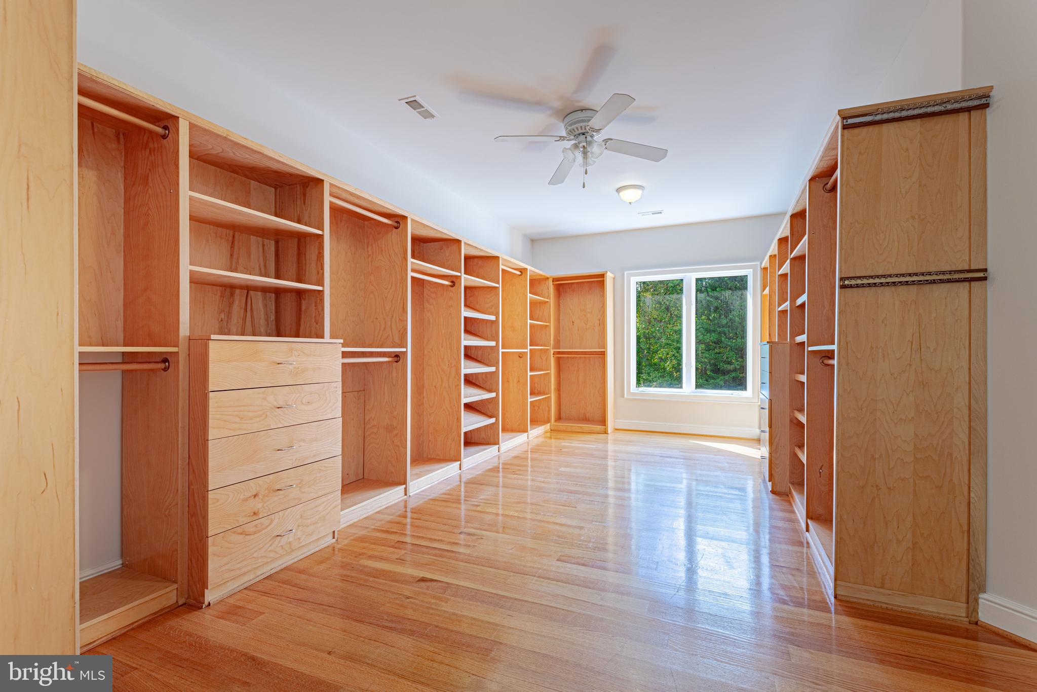 WOODSIDE ESTATES - Residential