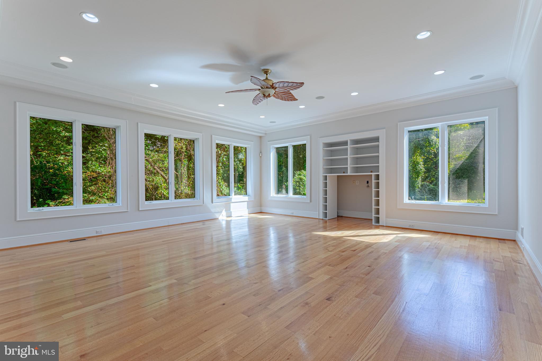 WOODSIDE ESTATES - Residential