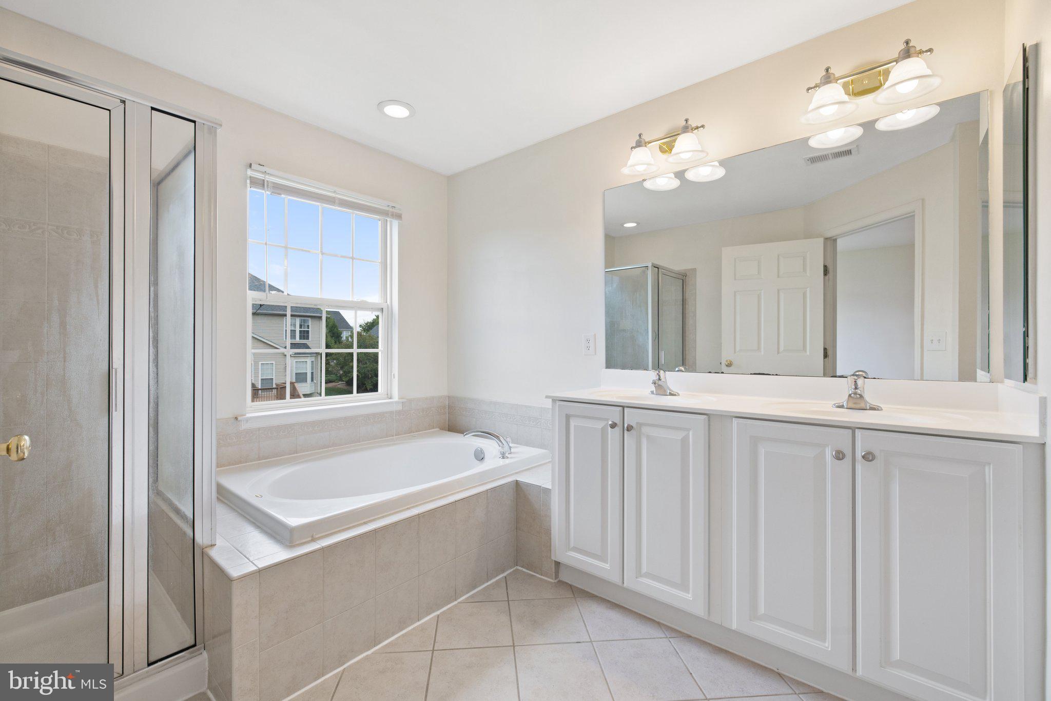 LAKELAND PLACE - Residential