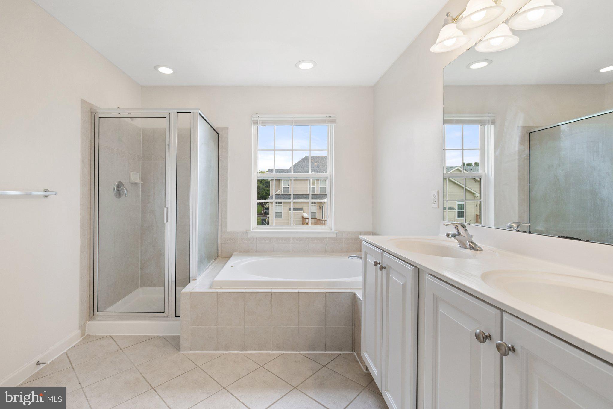 LAKELAND PLACE - Residential