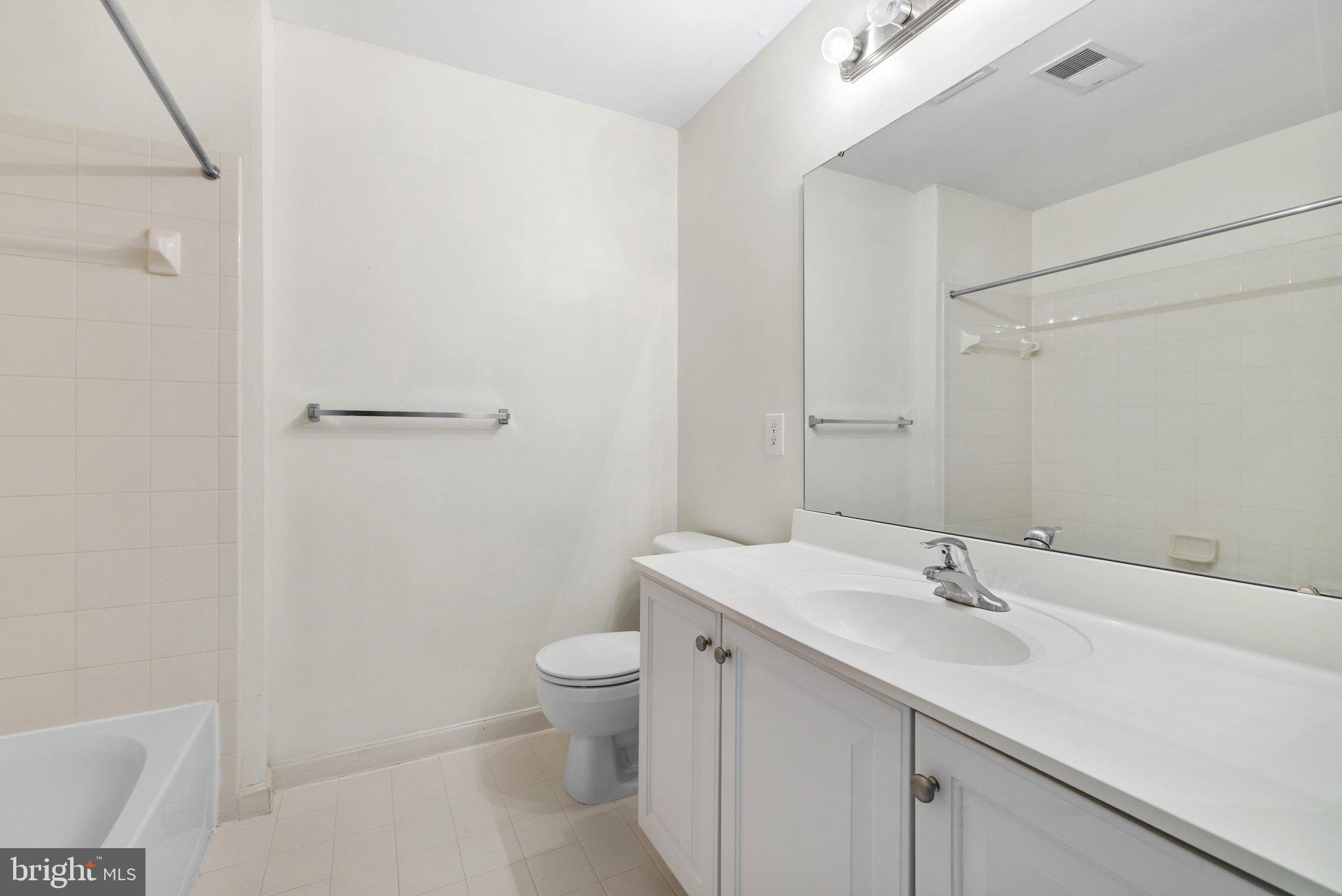 LAKELAND PLACE - Residential