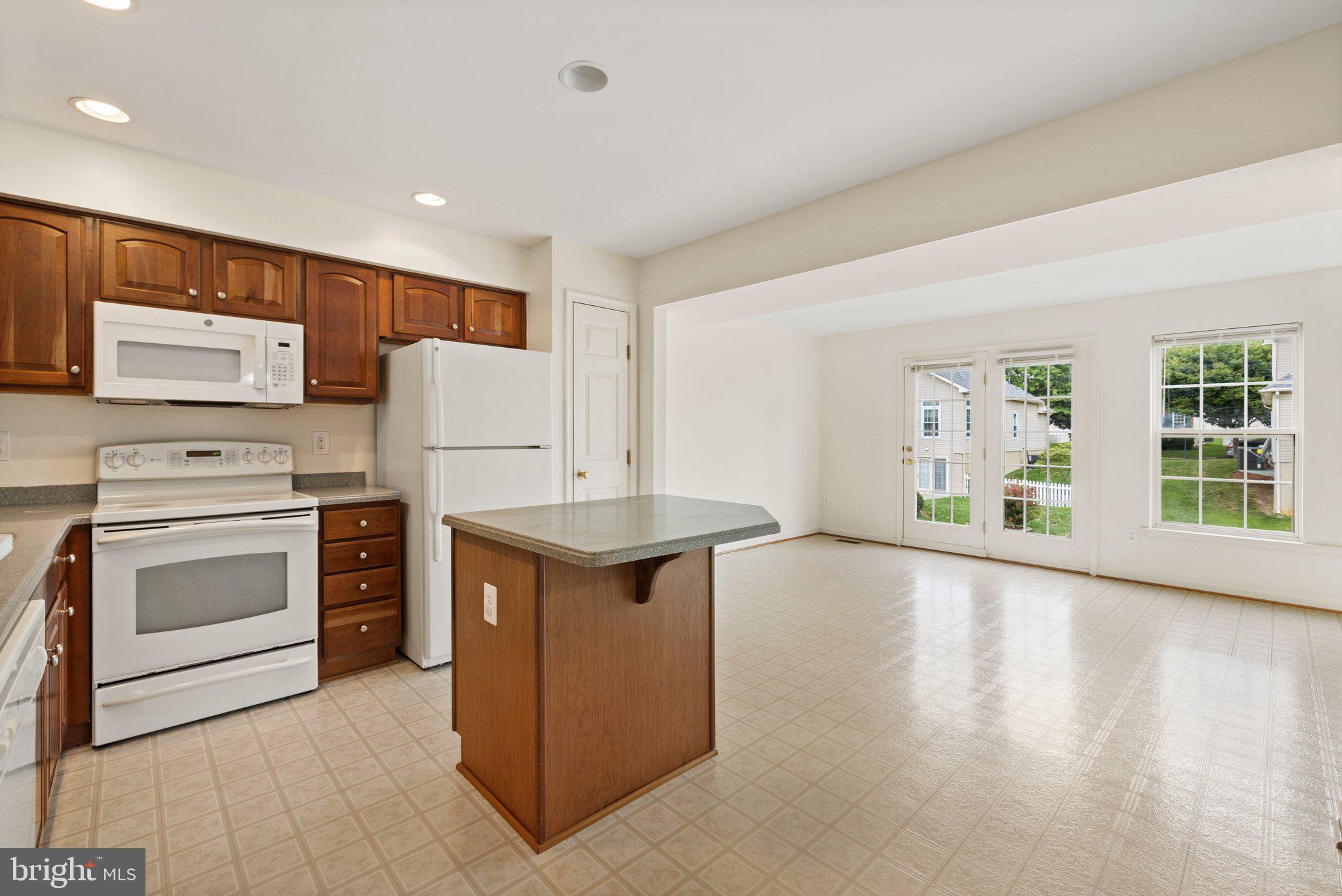 LAKELAND PLACE - Residential