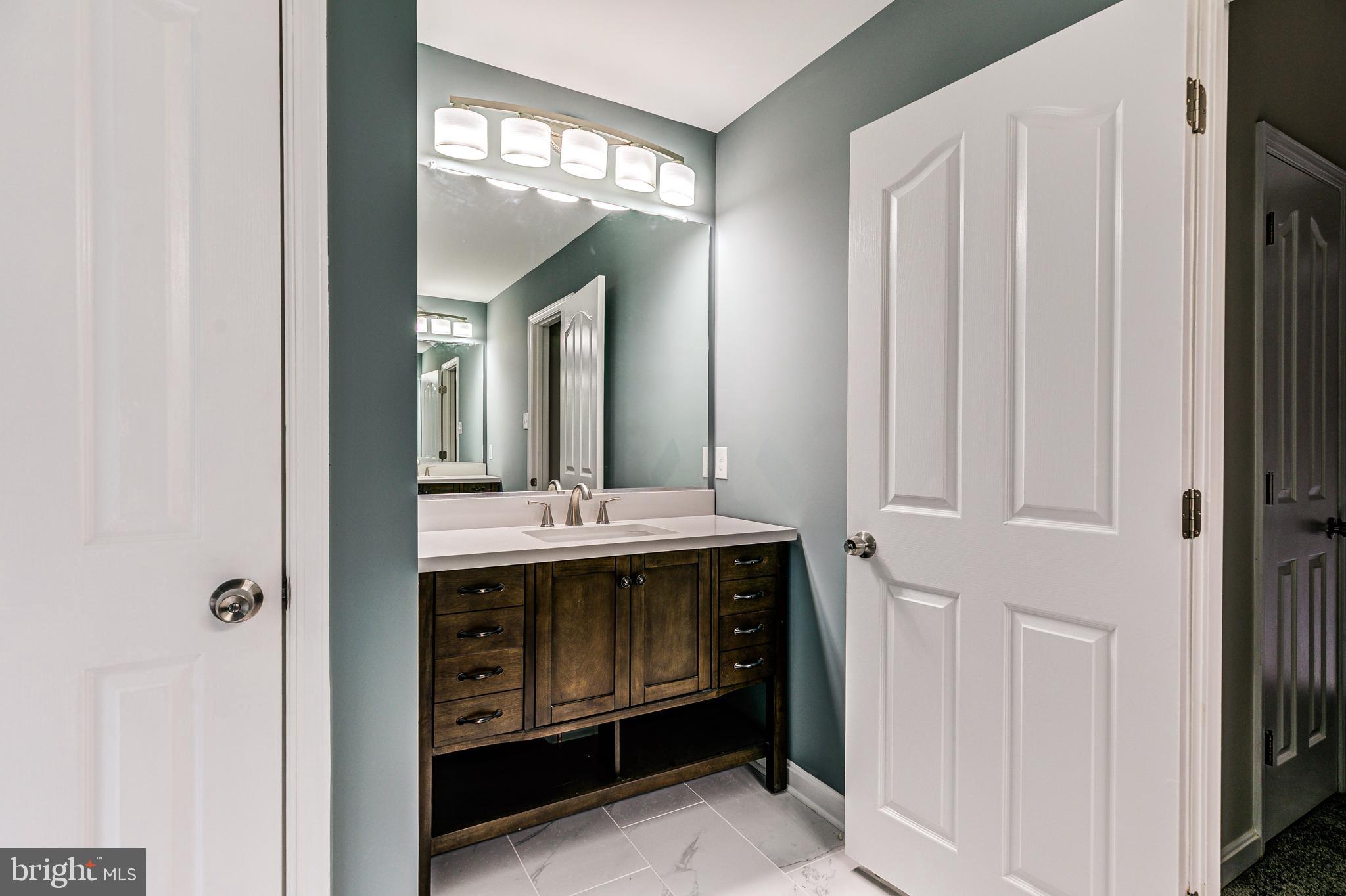 NORTHRIDGE - Residential