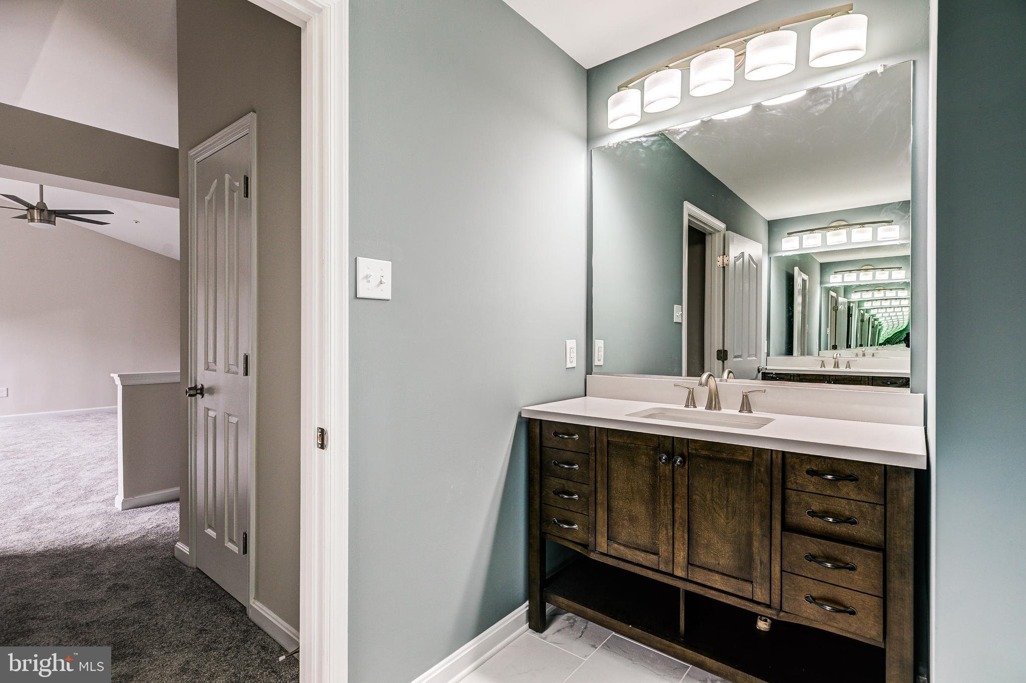 NORTHRIDGE - Residential