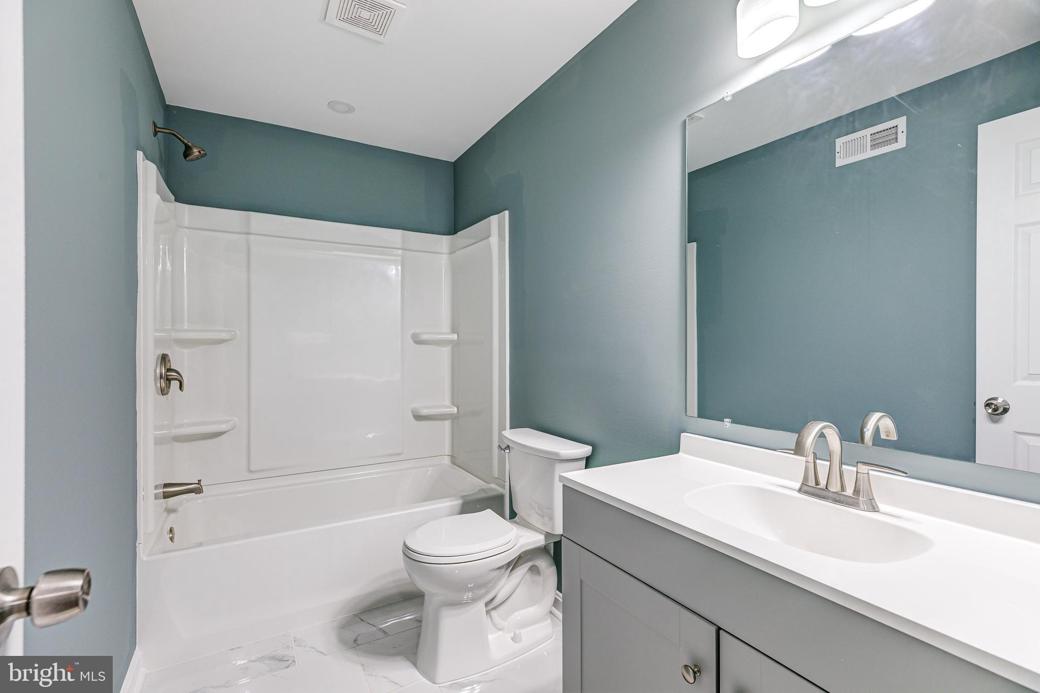 NORTHRIDGE - Residential