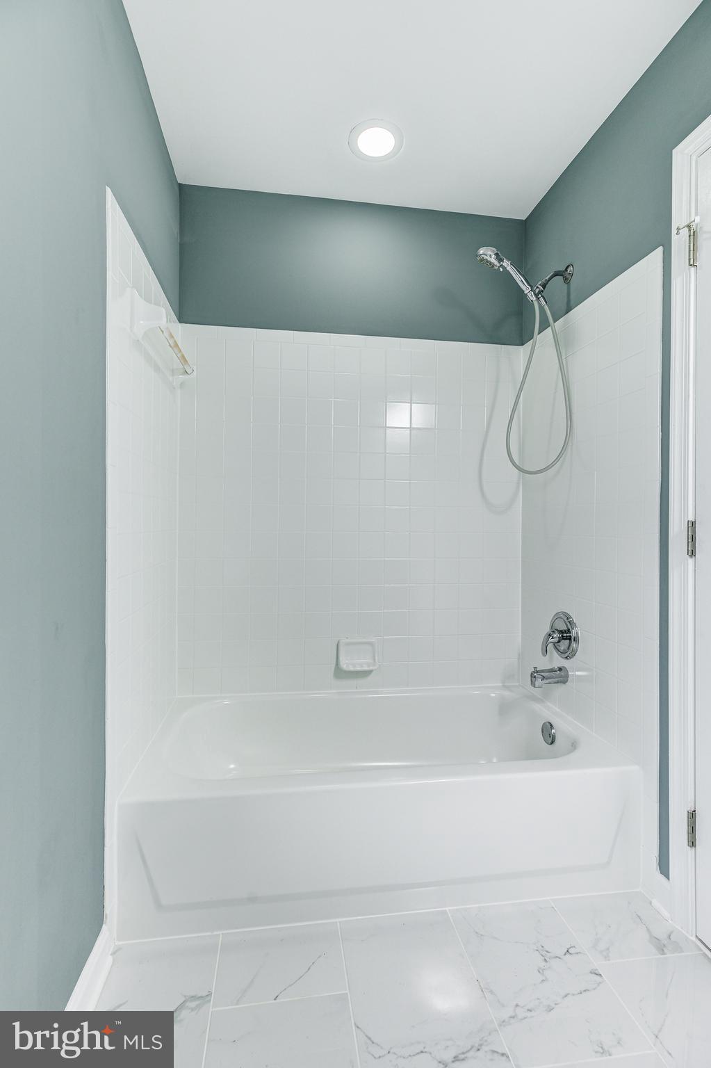 NORTHRIDGE - Residential