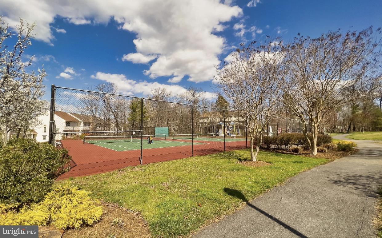 NORTHRIDGE - Residential