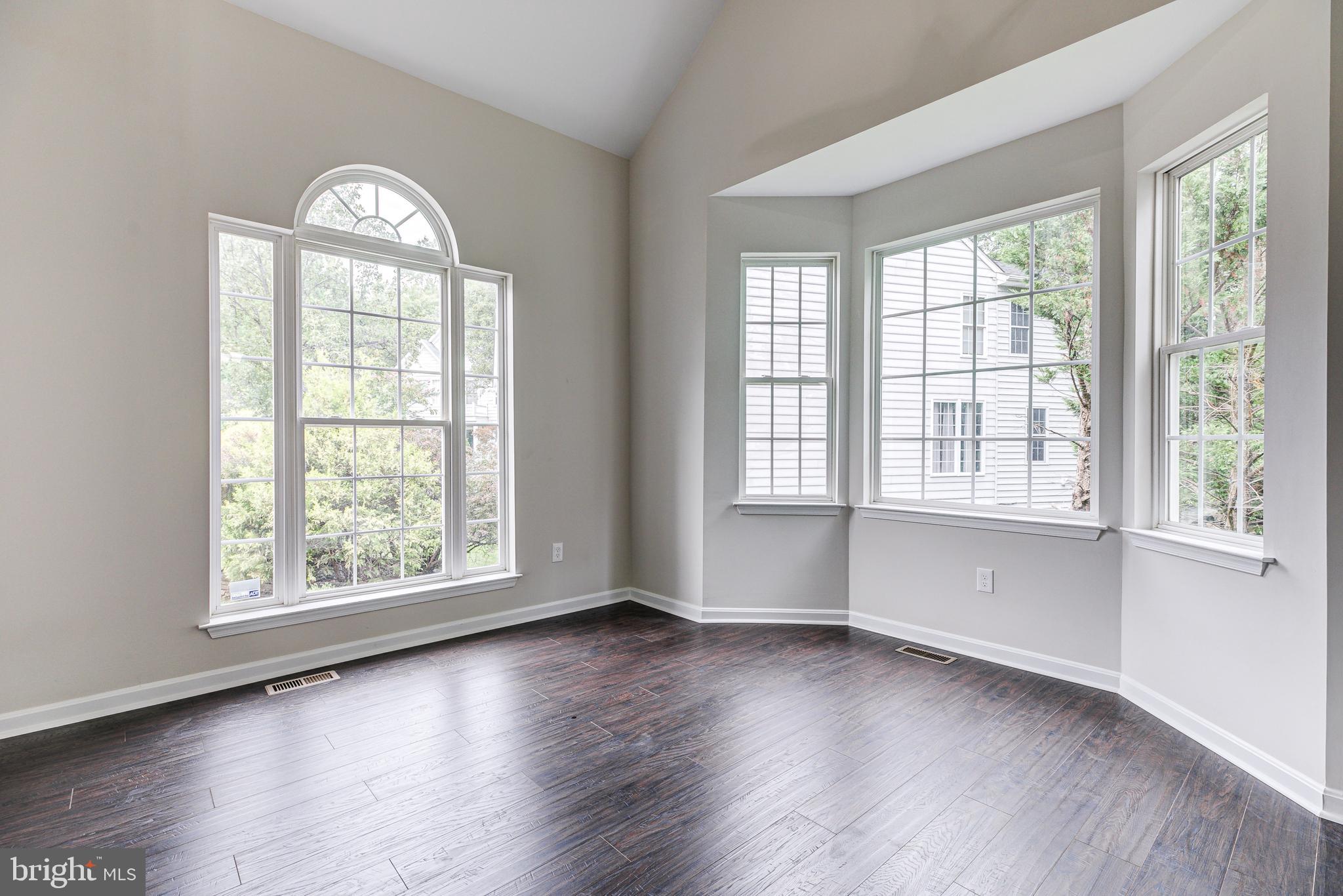 NORTHRIDGE - Residential