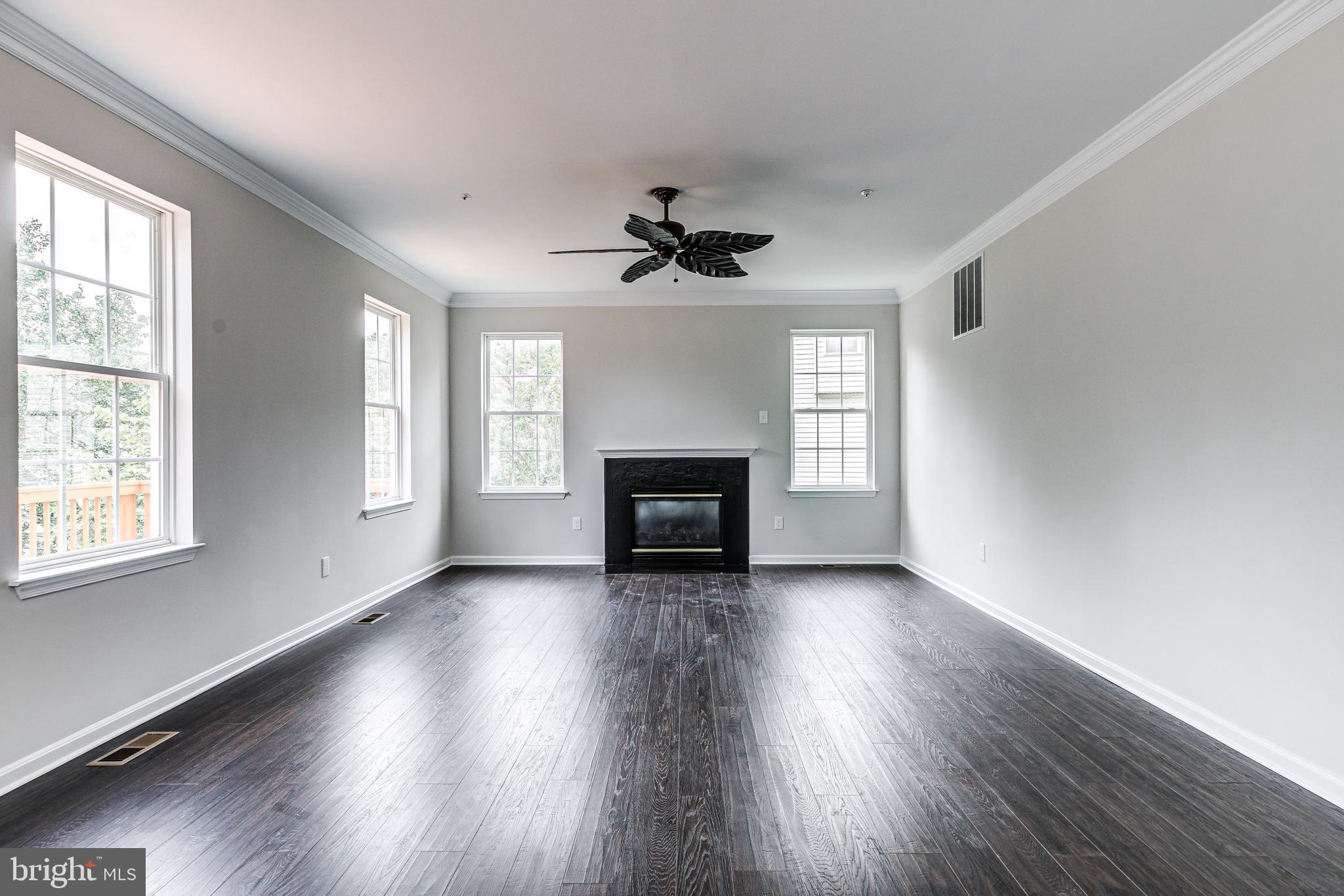 NORTHRIDGE - Residential