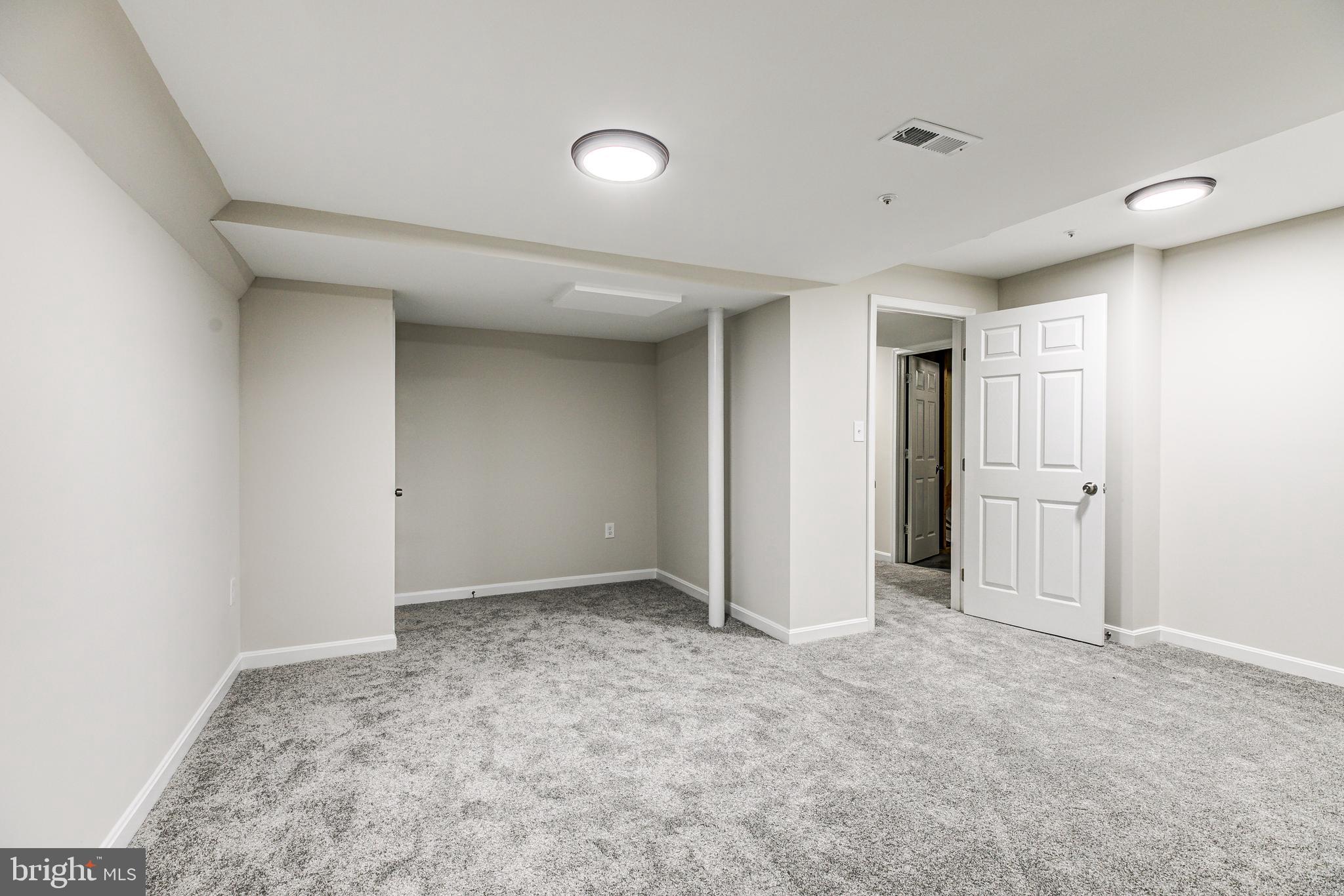 NORTHRIDGE - Residential