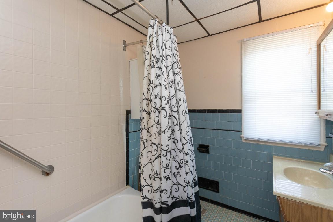 LAURAVILLE HISTORIC DISTRICT - Residential