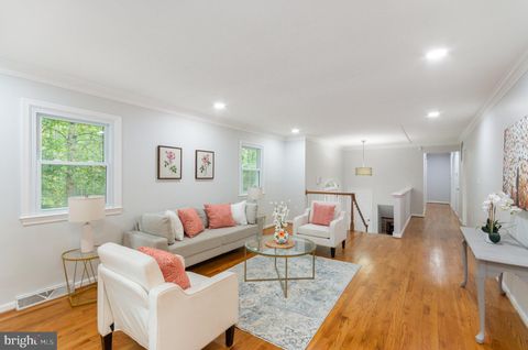 Photo of 13750 Ensenada Court, MANASSAS, VA 20112 (MLS # VAPW2121226)