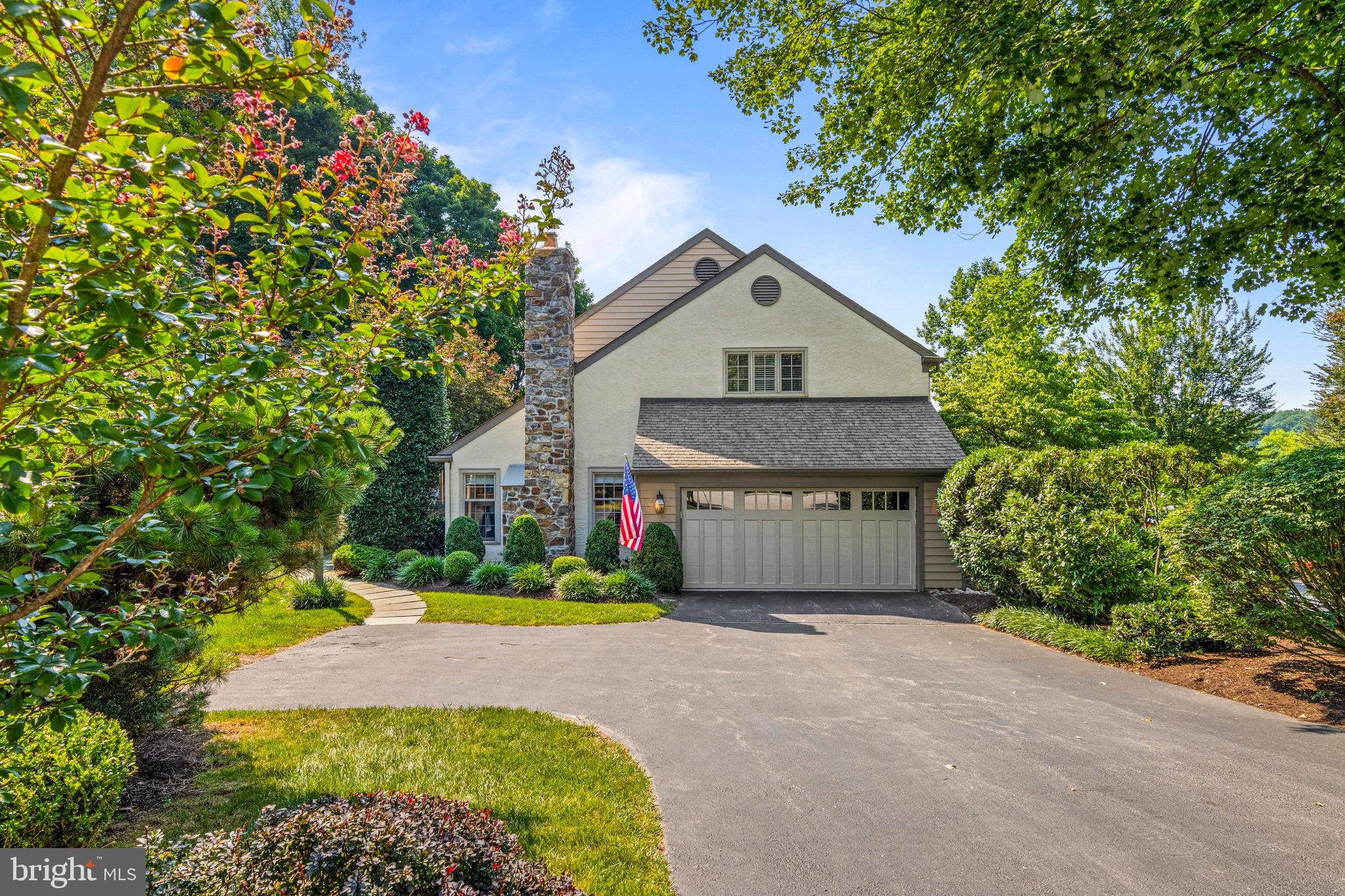 610 LINDSAY CIRCLE