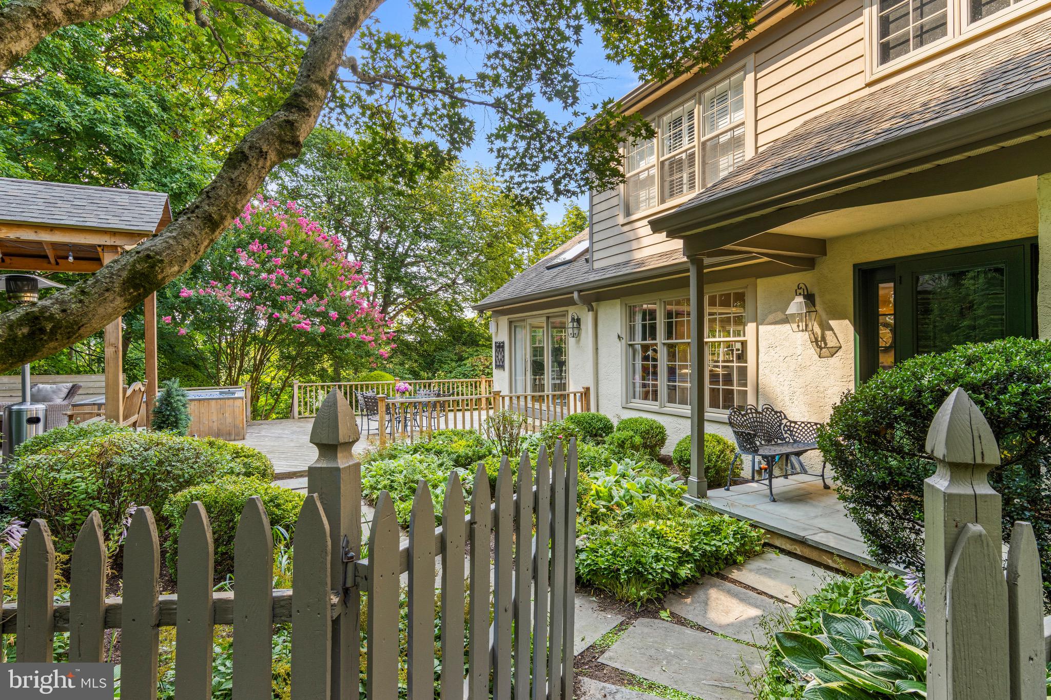 610 LINDSAY CIRCLE