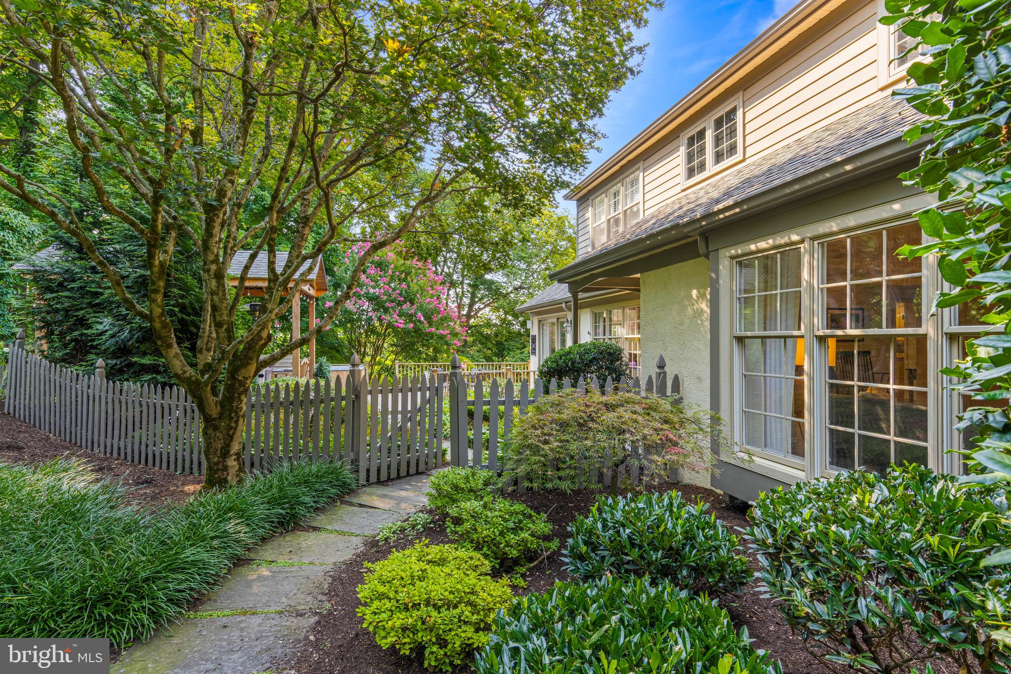 610 LINDSAY CIRCLE