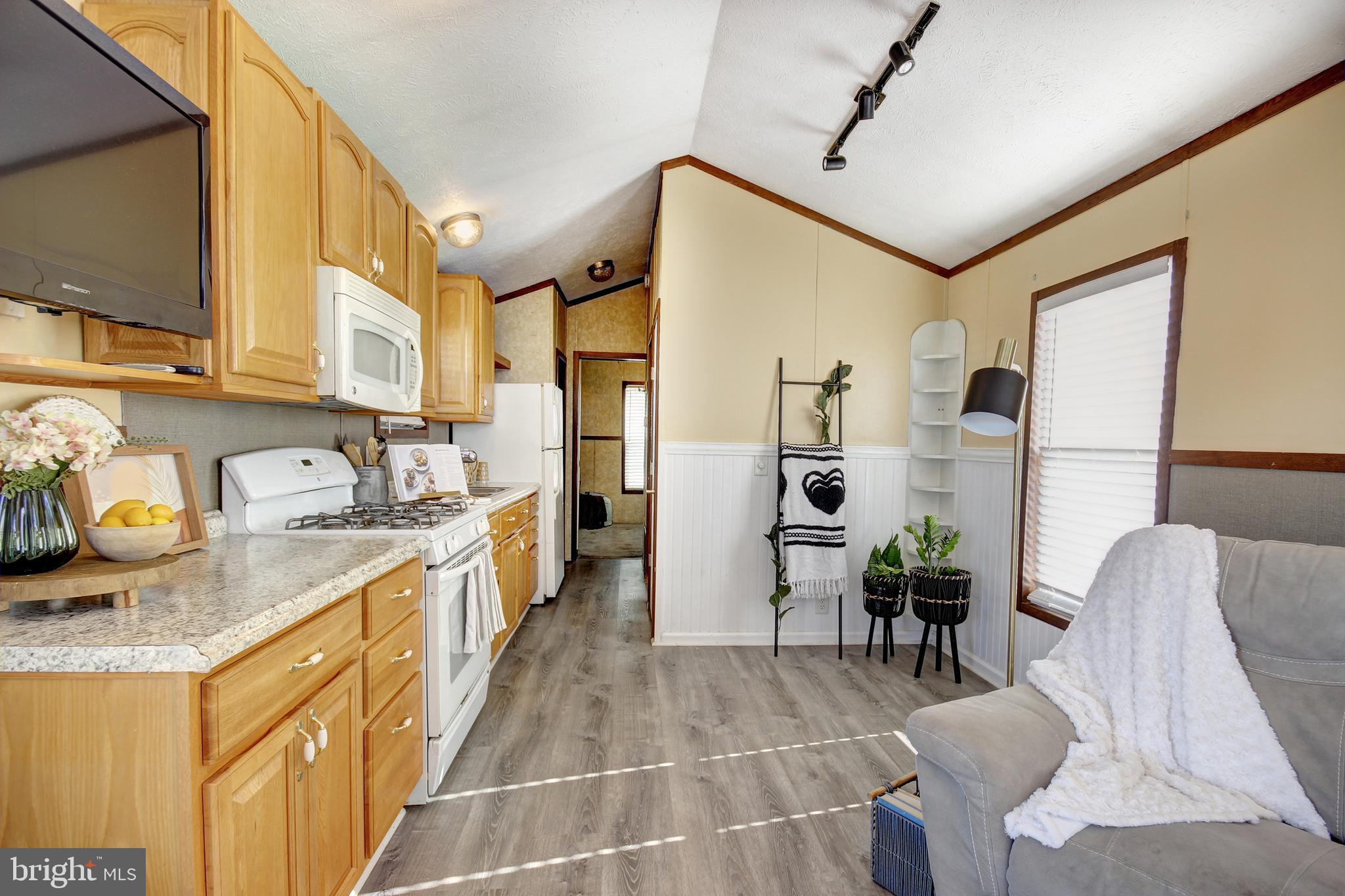 WHITE HORSE PARK I - Residential