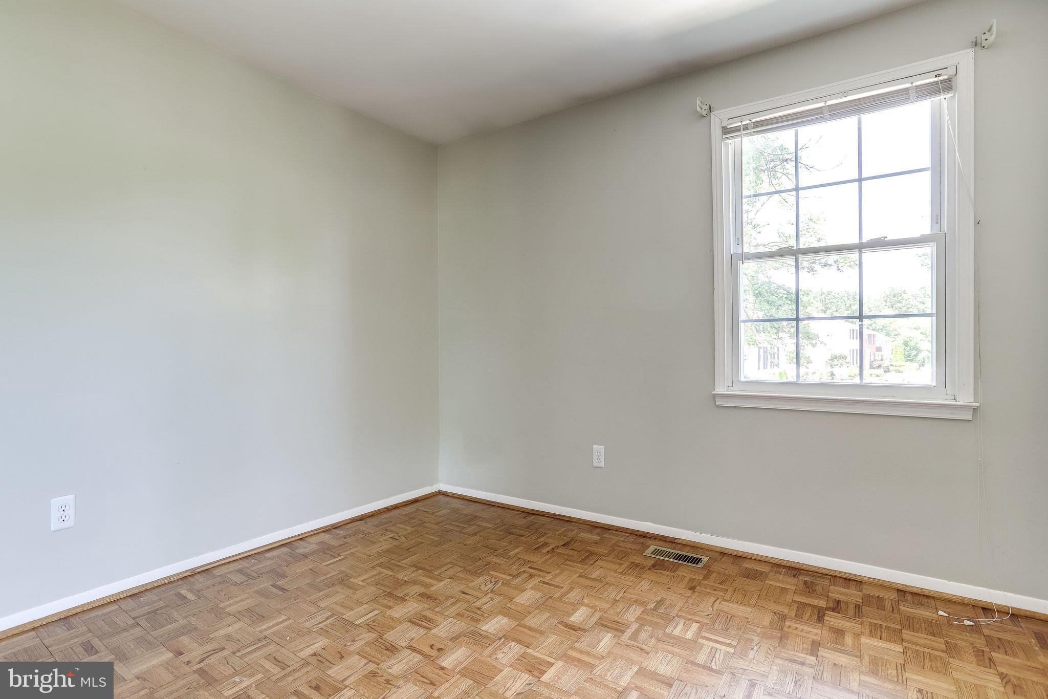 STRATHMEADE SQUARE - Residential