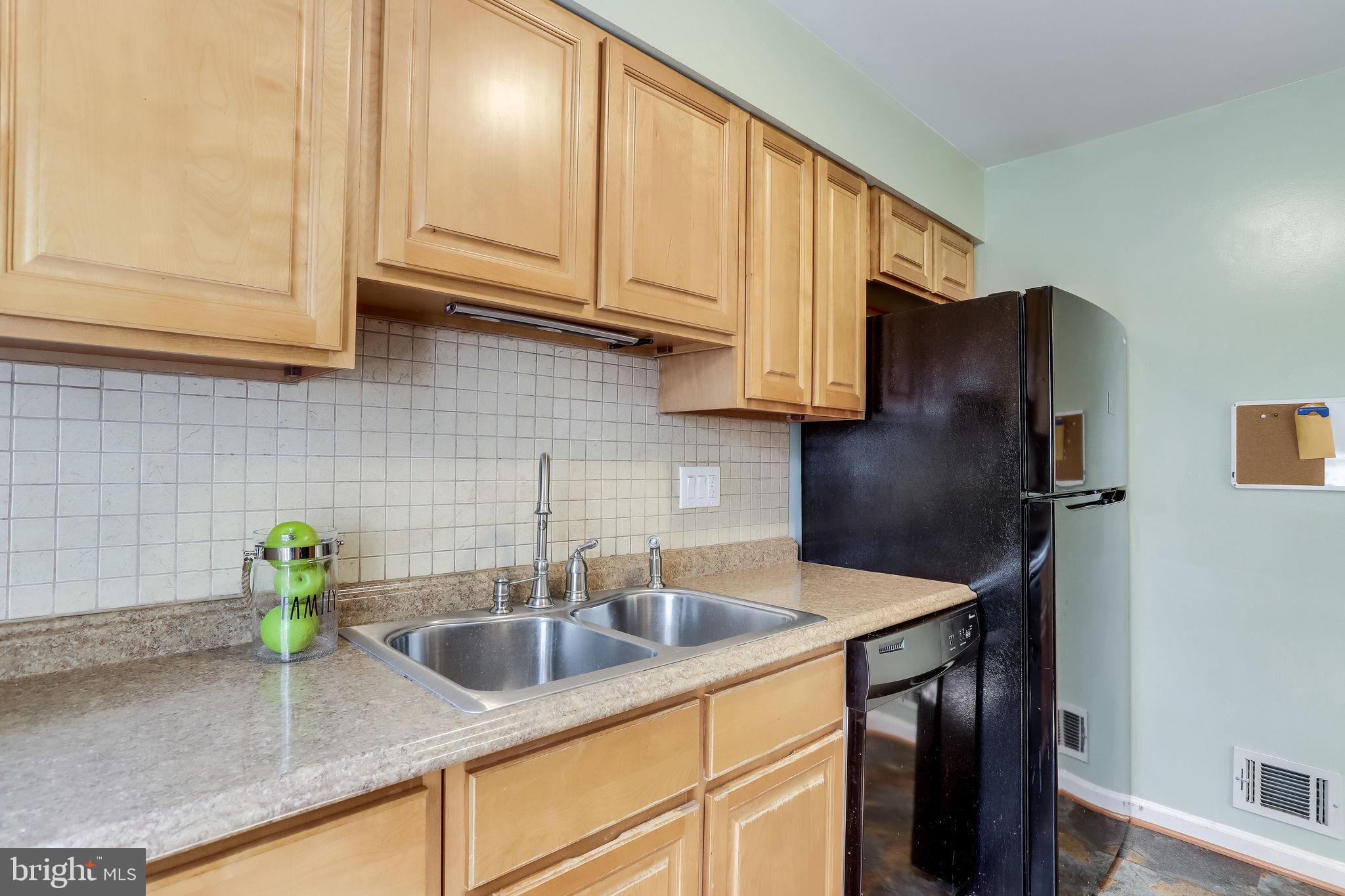 STRATHMEADE SQUARE - Residential