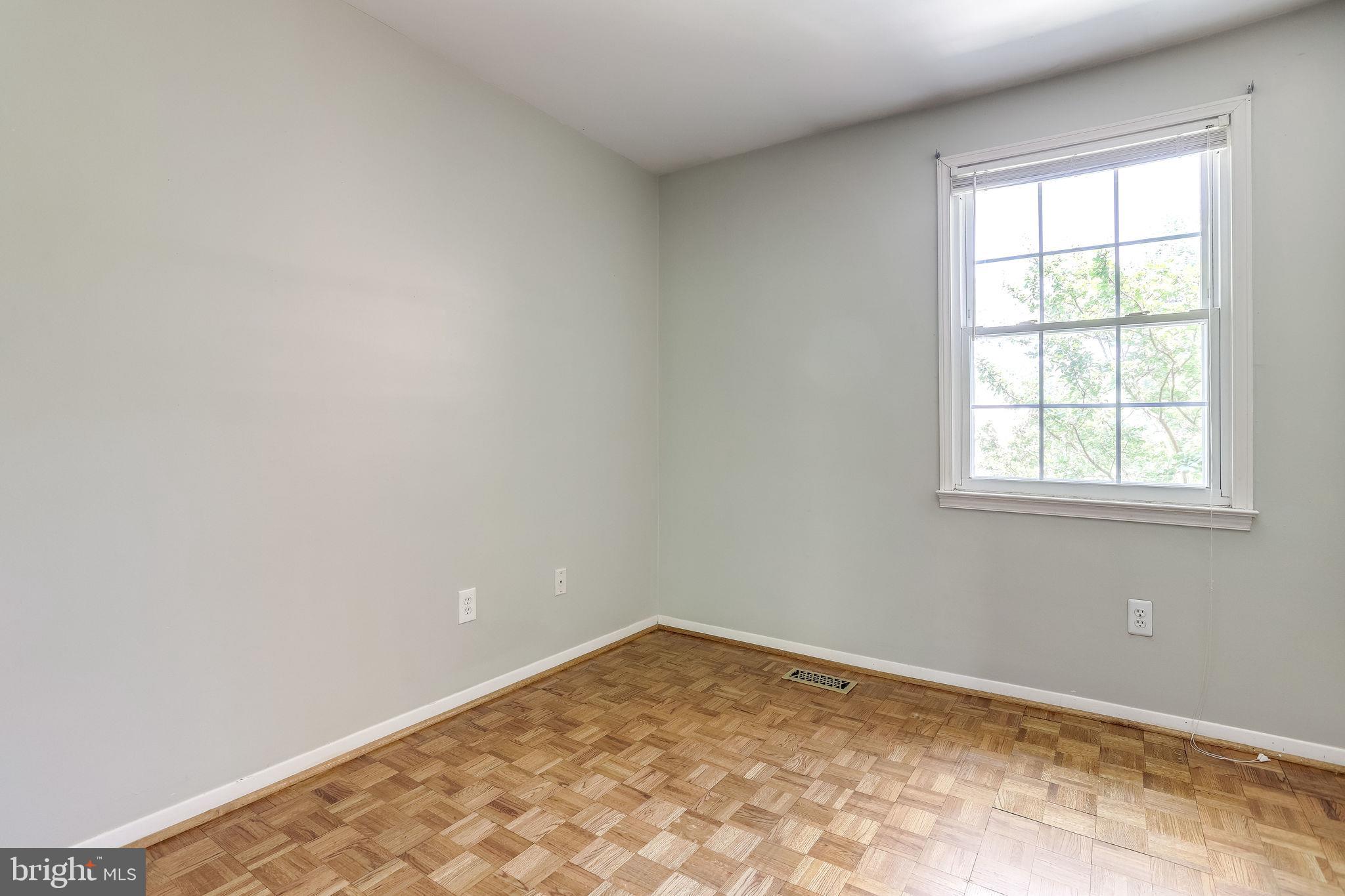 STRATHMEADE SQUARE - Residential