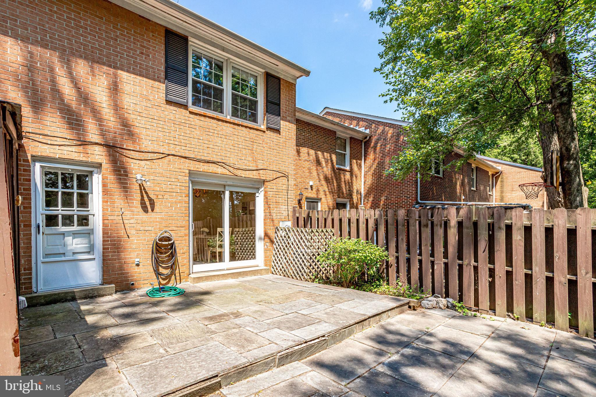 STRATHMEADE SQUARE - Residential