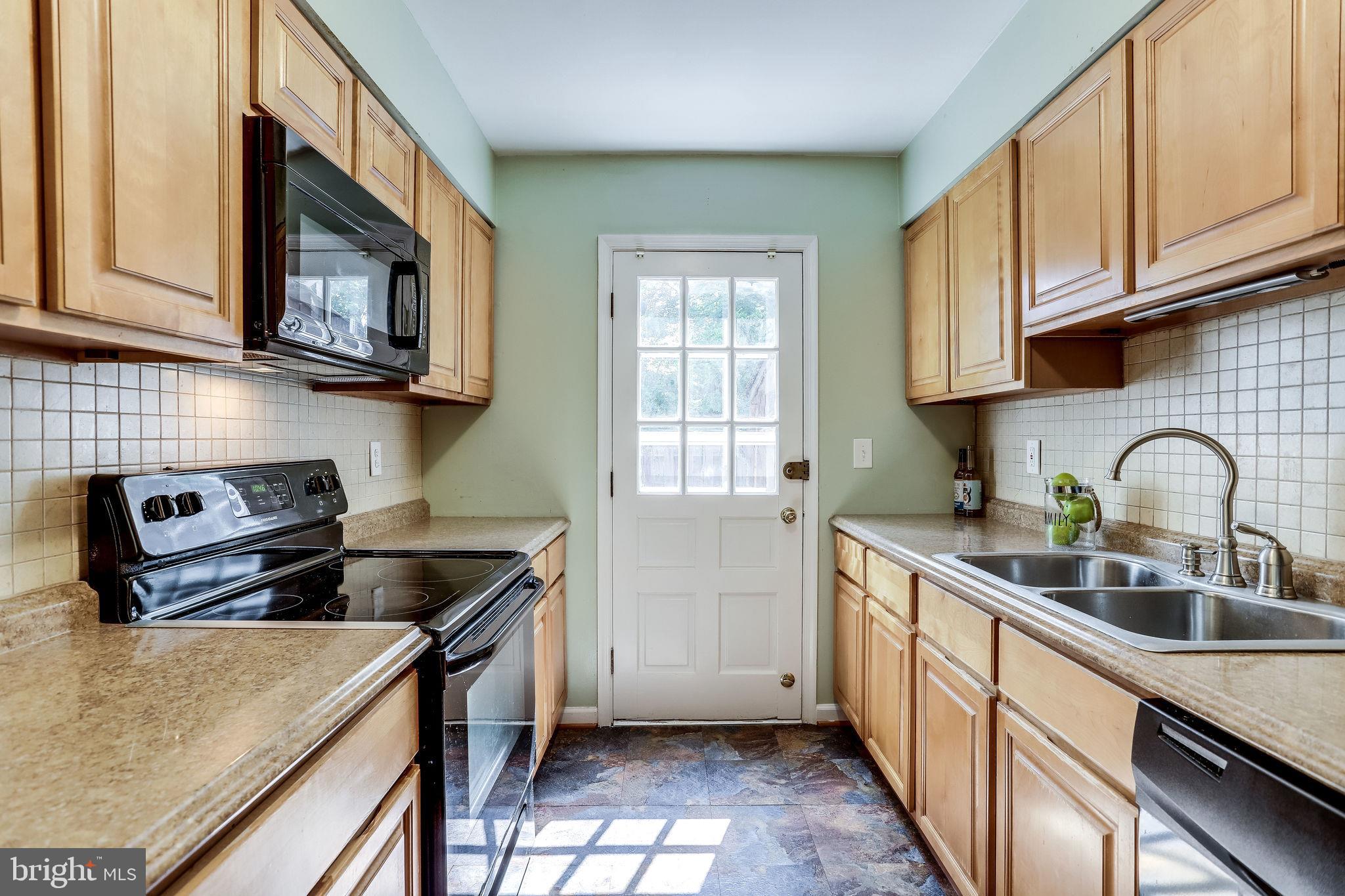 STRATHMEADE SQUARE - Residential