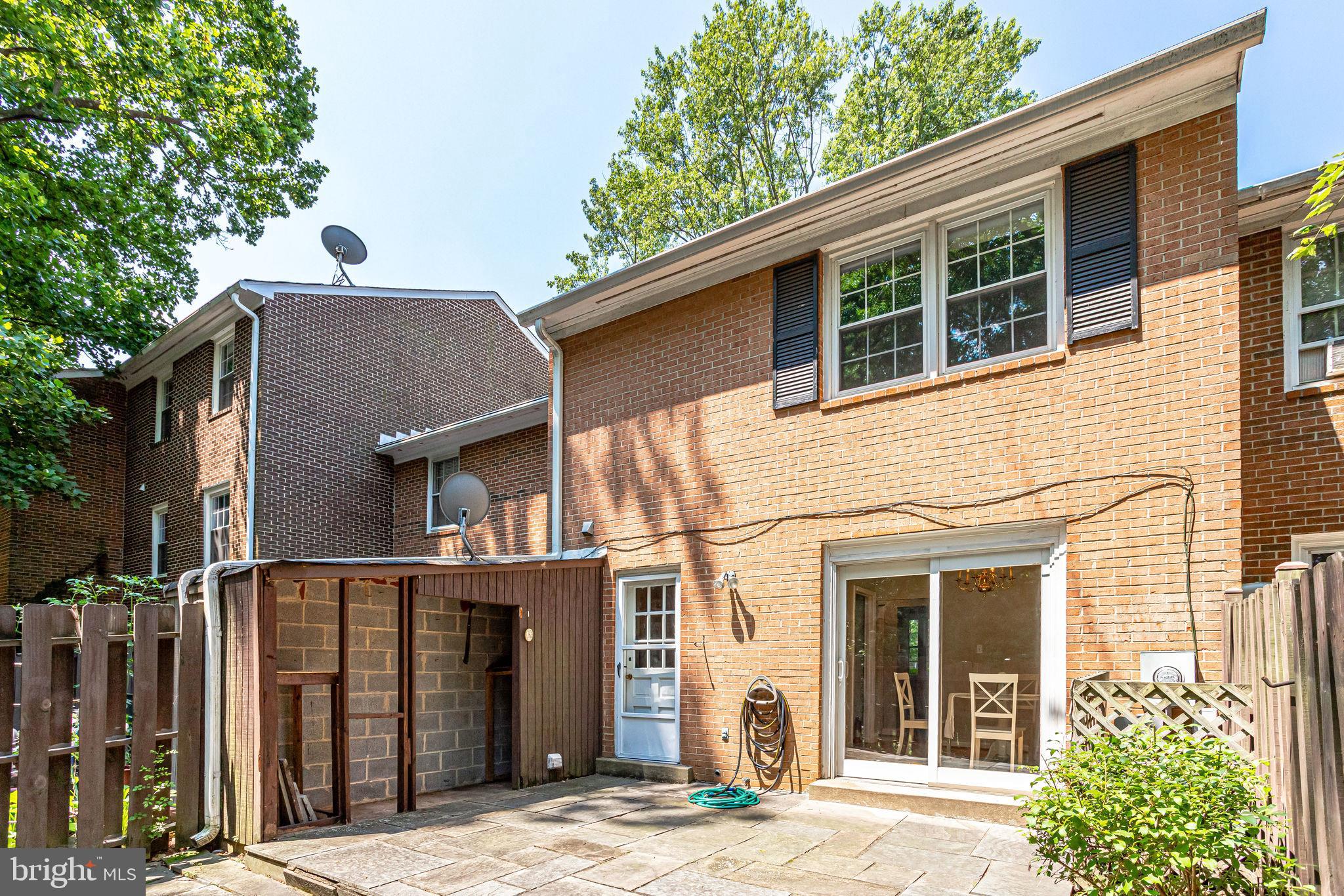 STRATHMEADE SQUARE - Residential