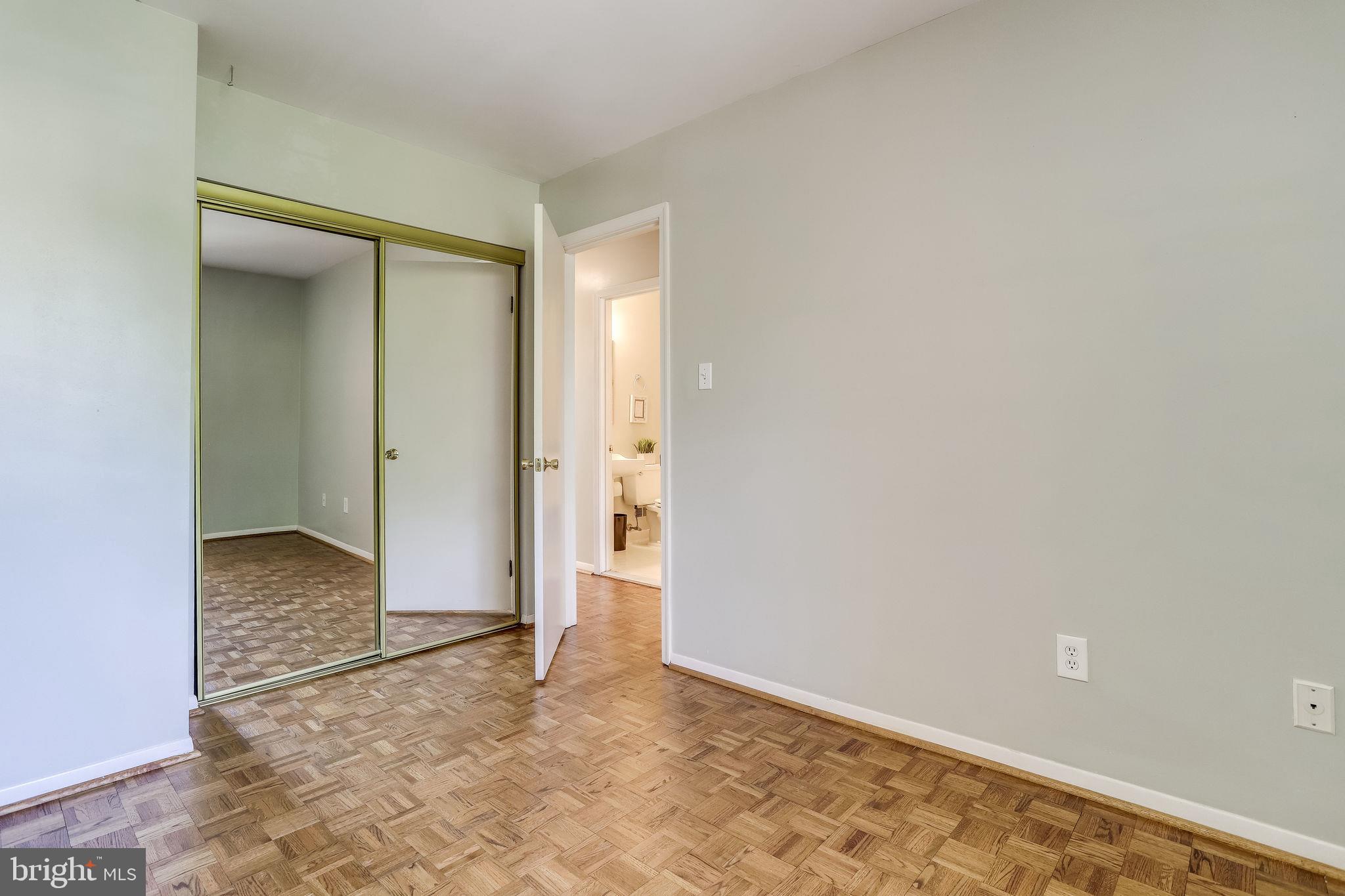 STRATHMEADE SQUARE - Residential