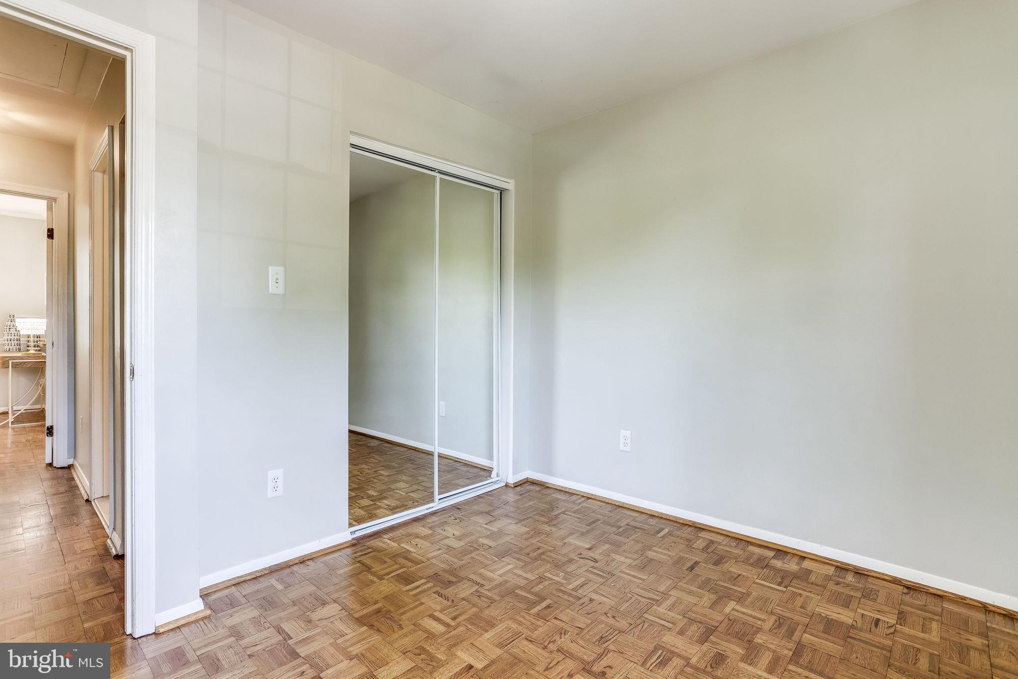 STRATHMEADE SQUARE - Residential