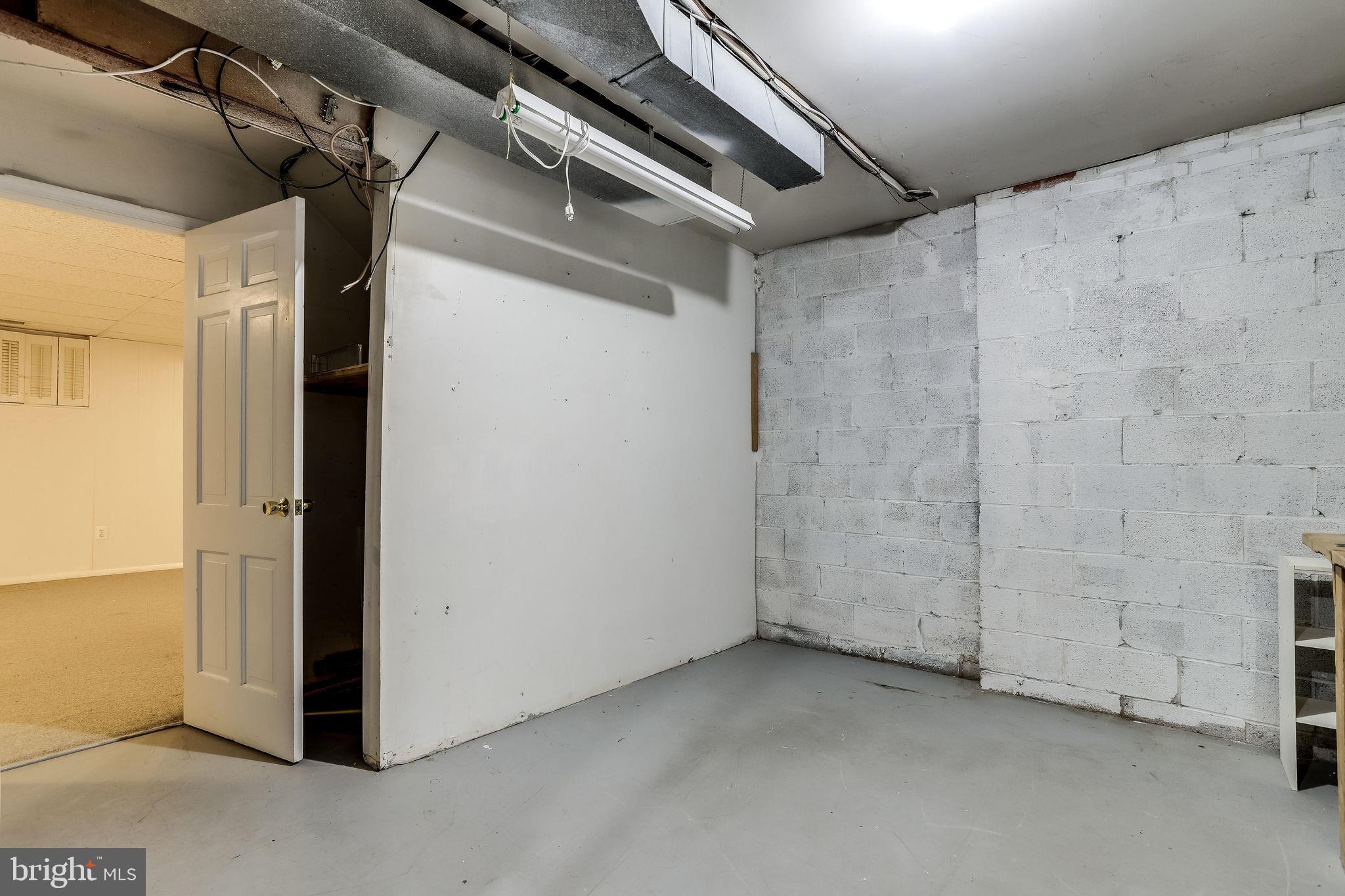 STRATHMEADE SQUARE - Residential