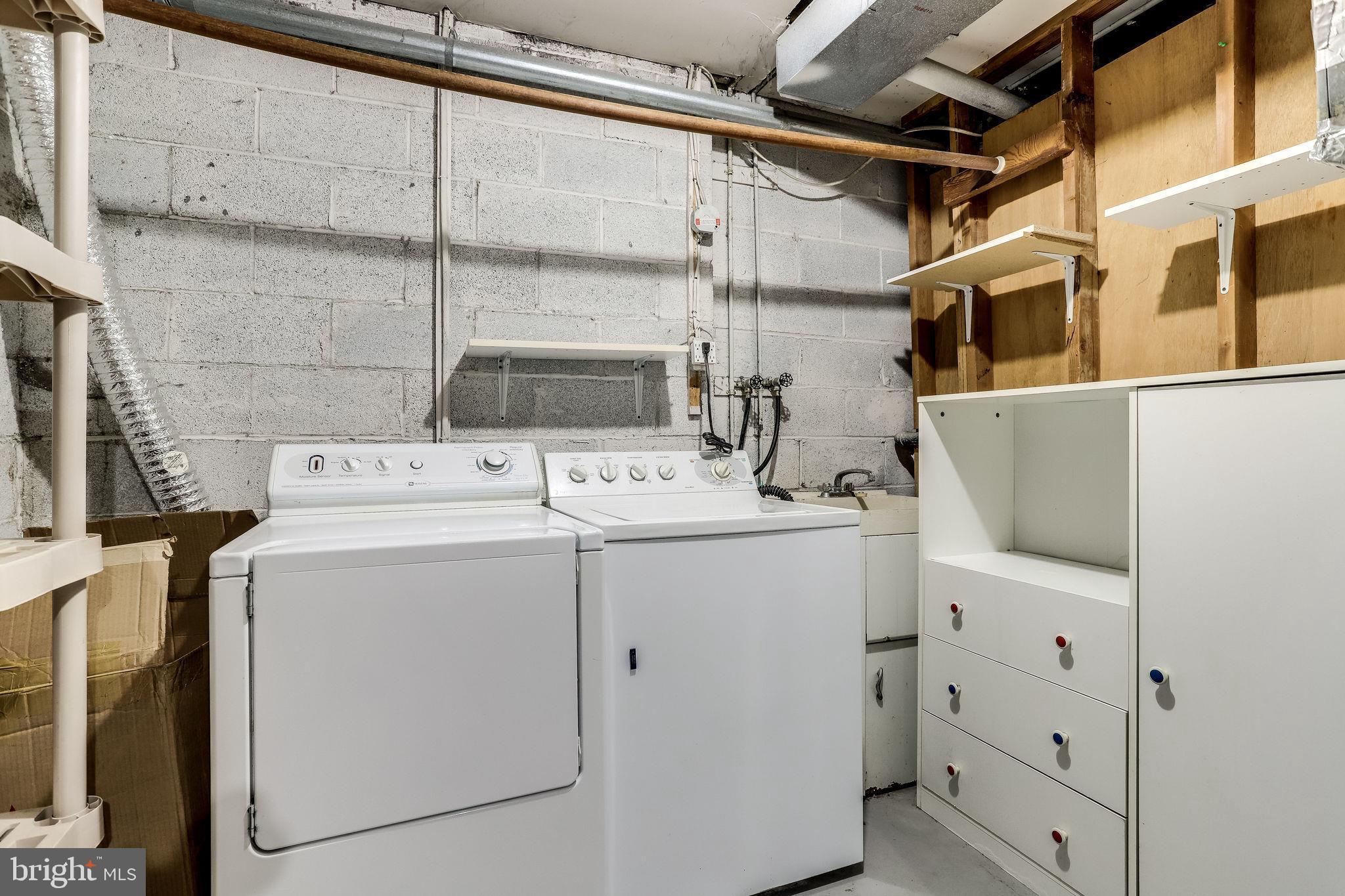 STRATHMEADE SQUARE - Residential