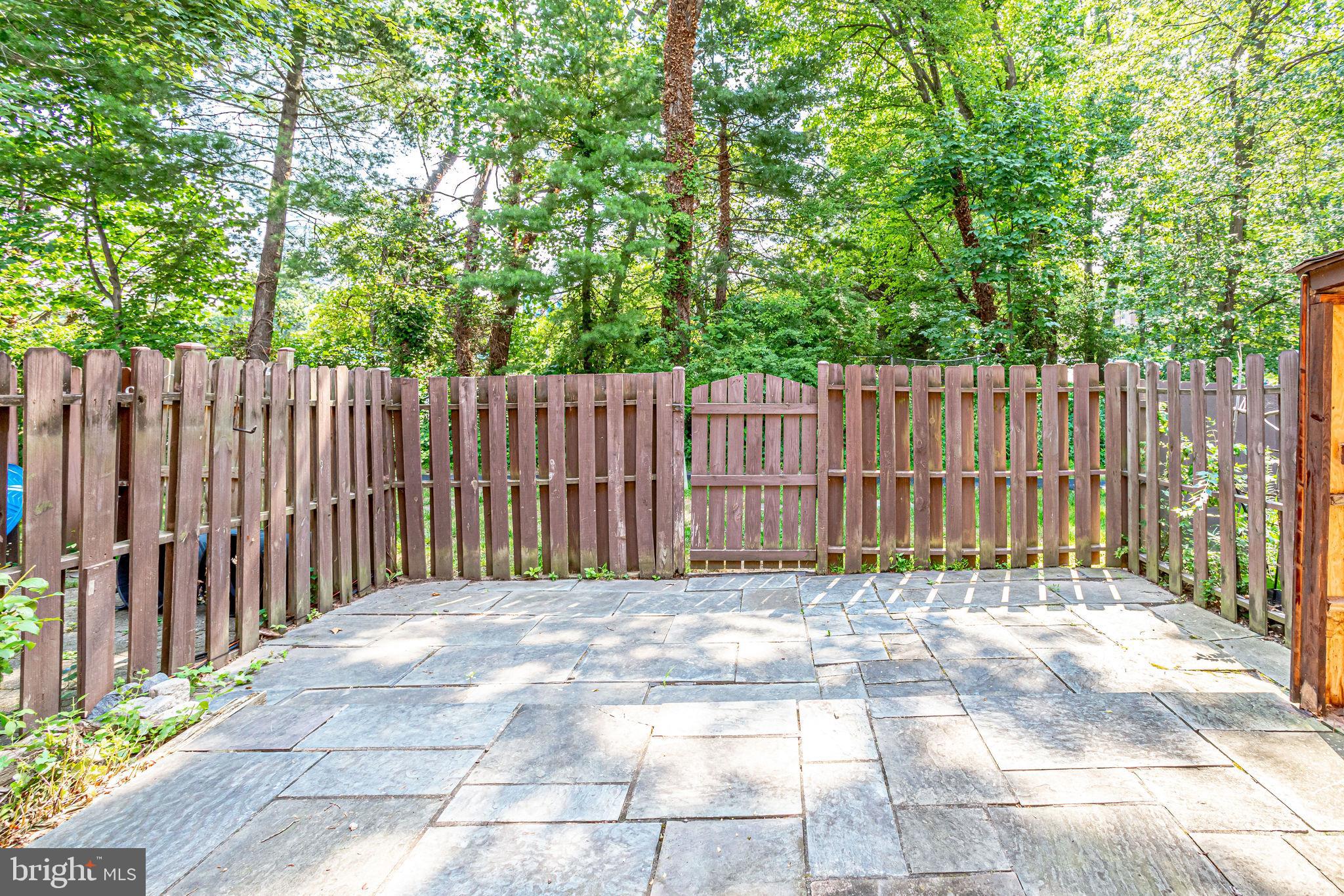 STRATHMEADE SQUARE - Residential