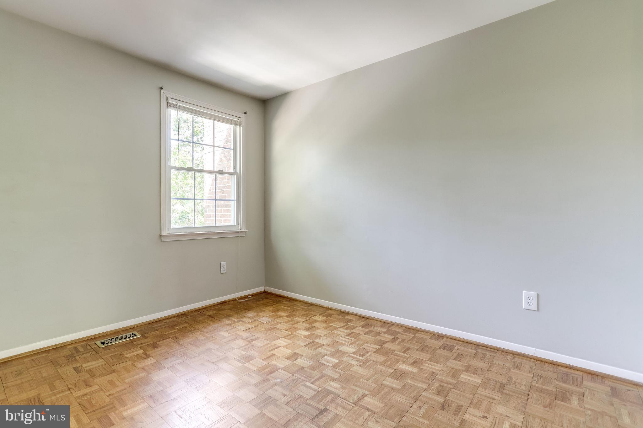 STRATHMEADE SQUARE - Residential