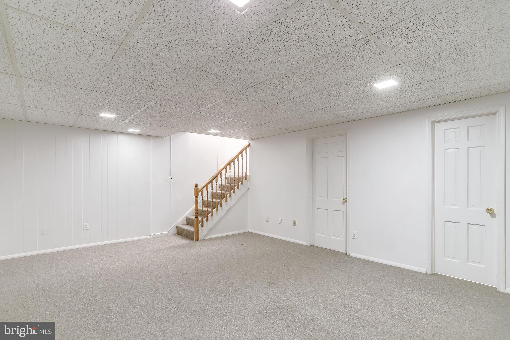 STRATHMEADE SQUARE - Residential