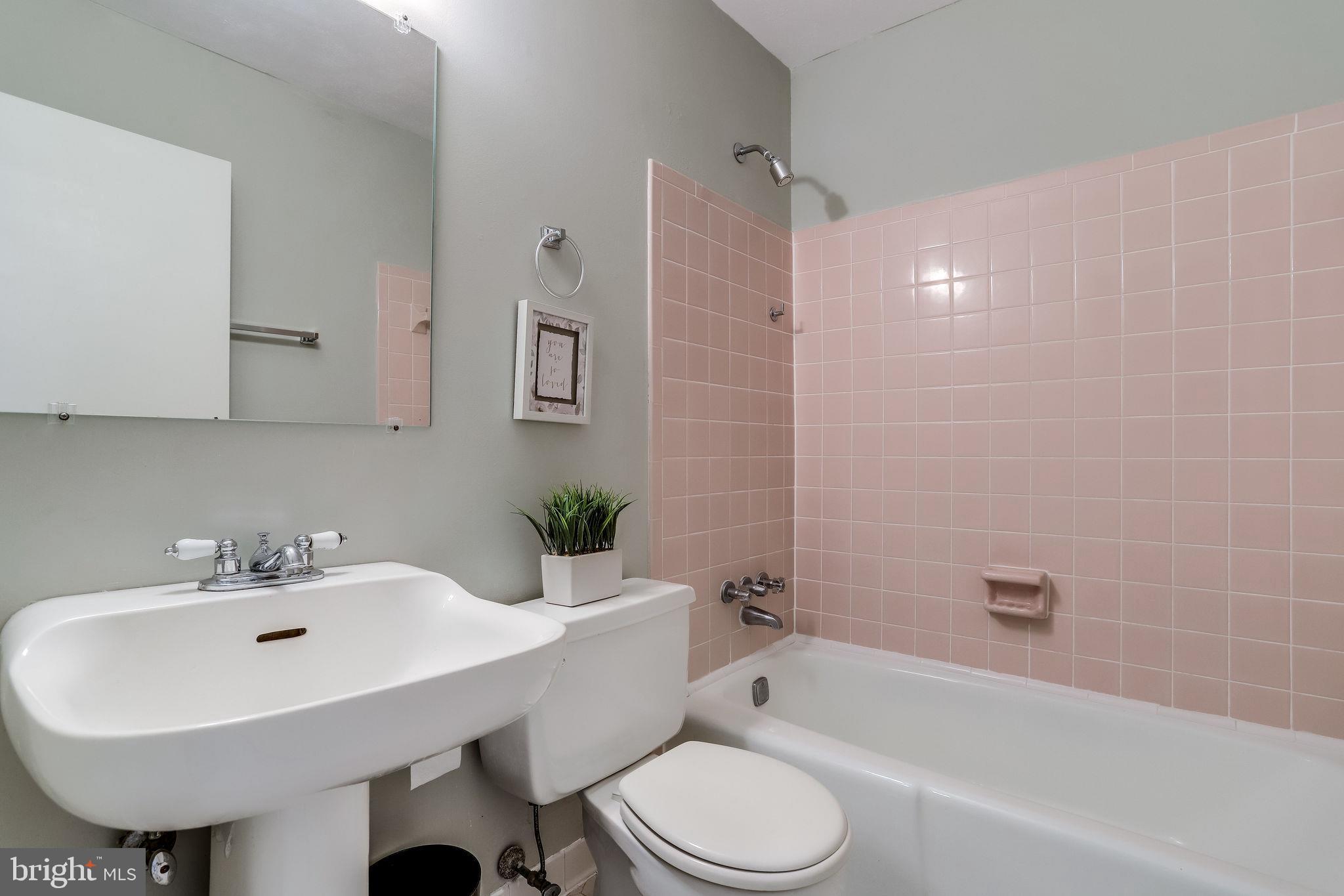 STRATHMEADE SQUARE - Residential