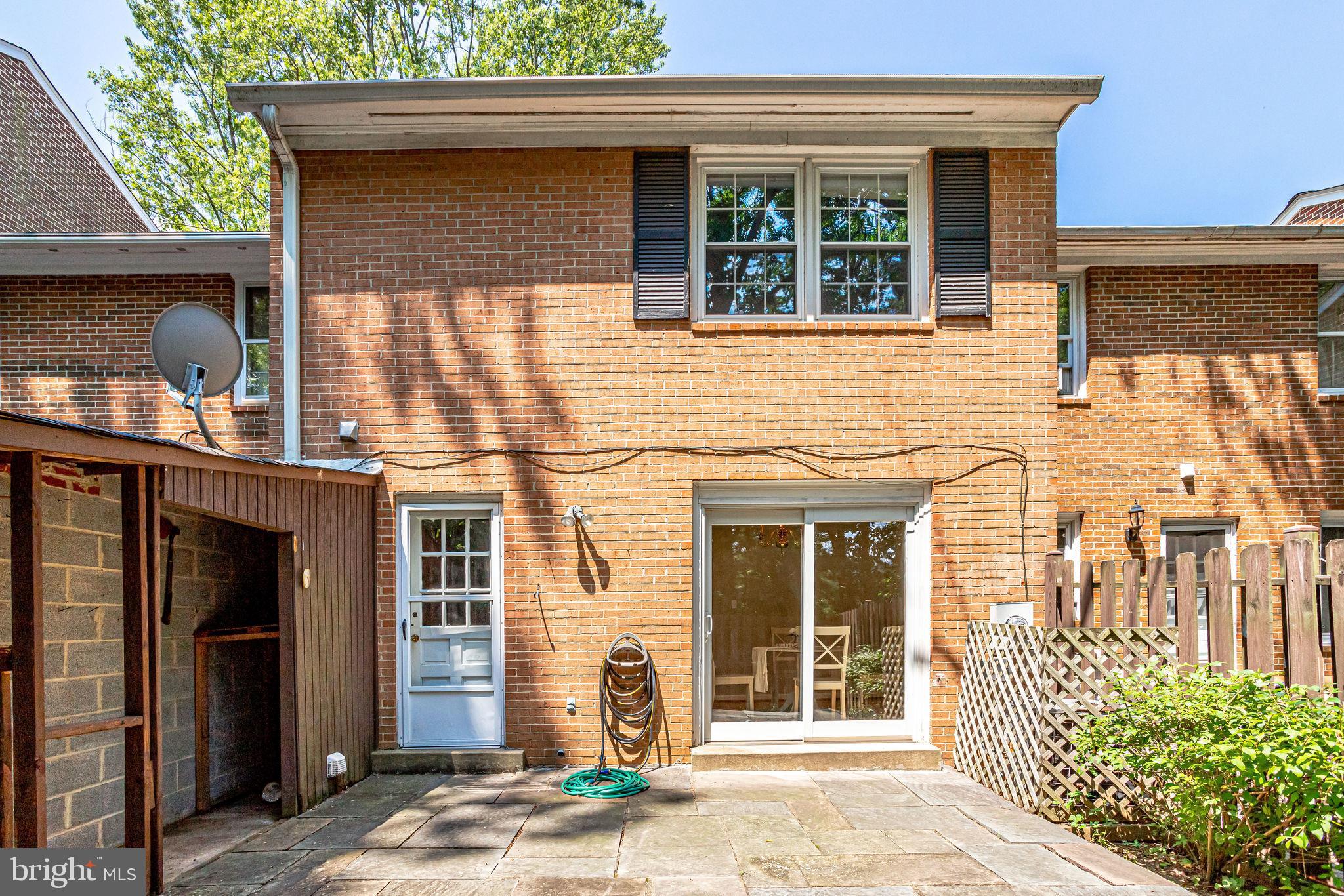 STRATHMEADE SQUARE - Residential