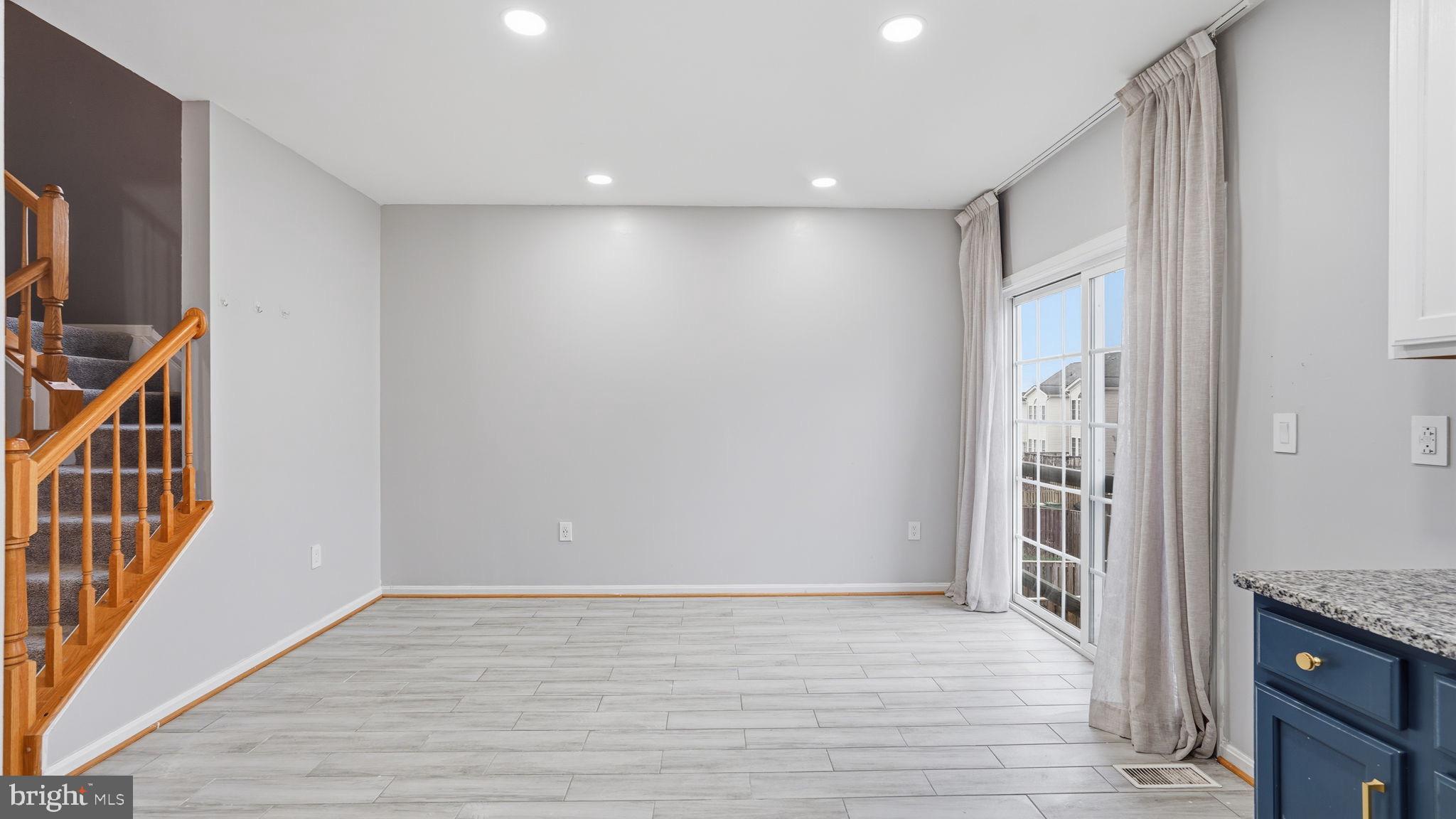 AZALEA WOODS - Residential