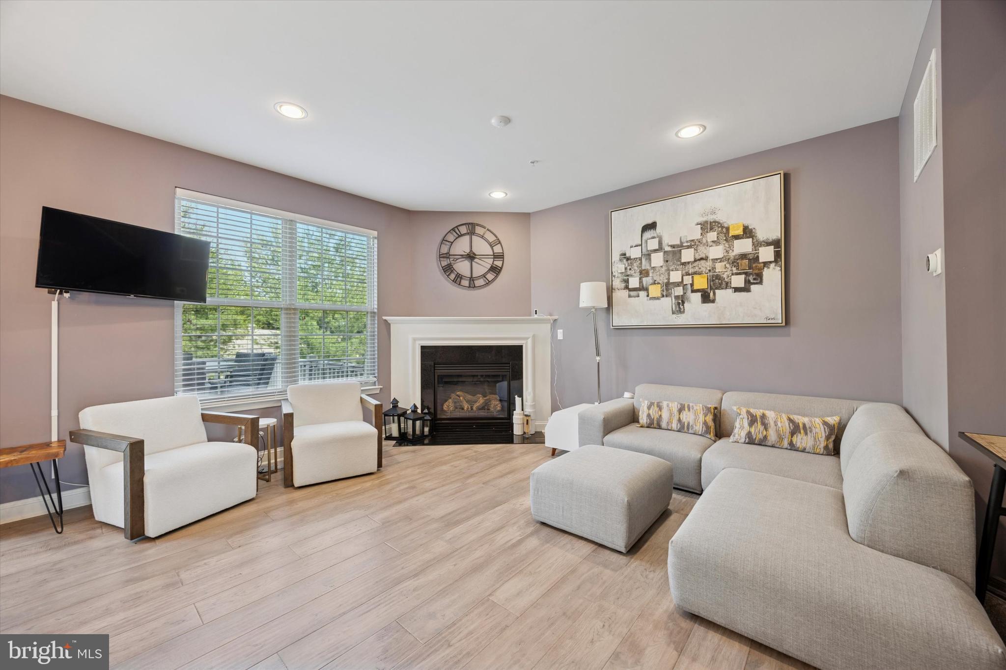 EMERALD WALK - Residential