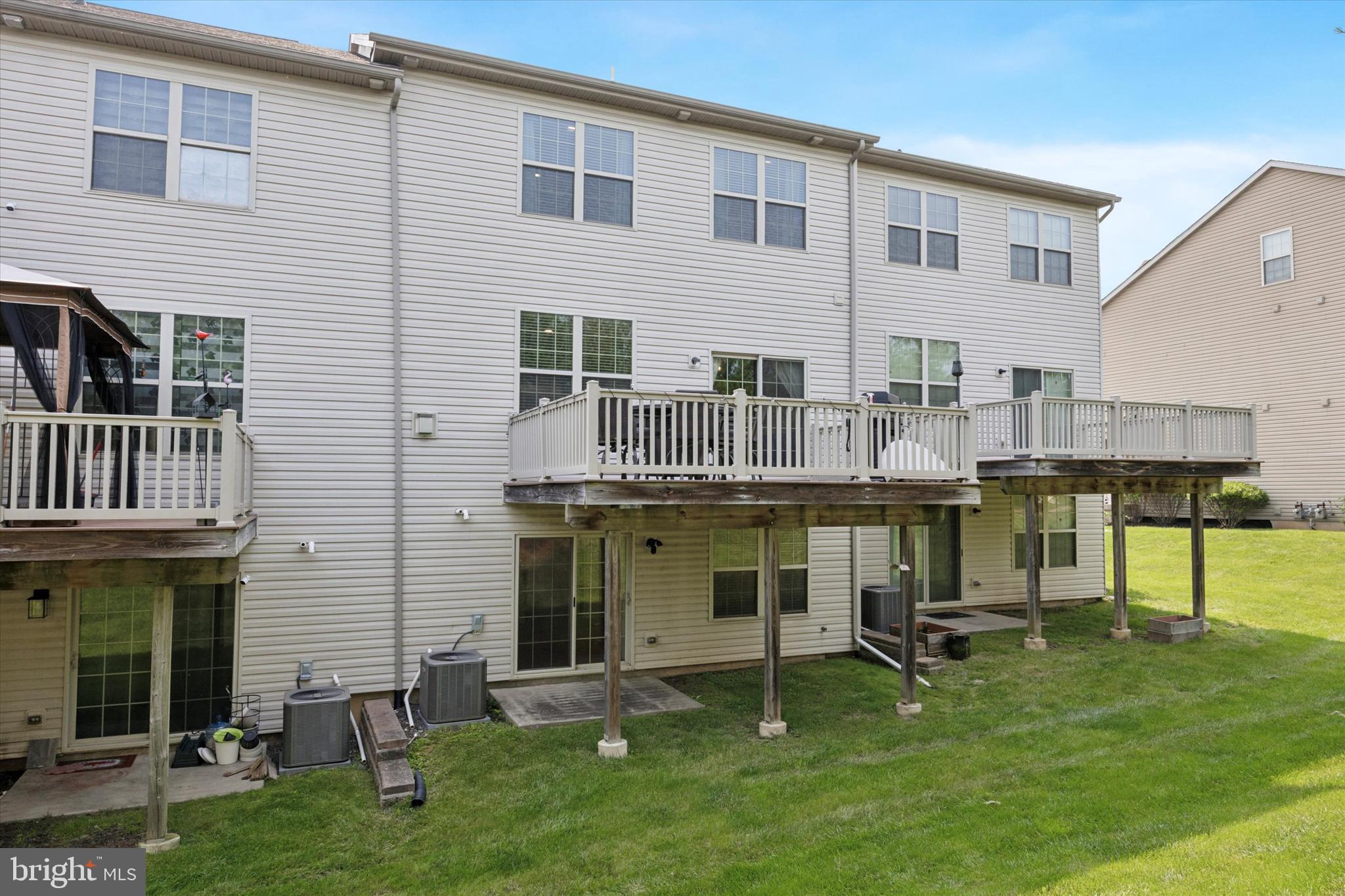 EMERALD WALK - Residential