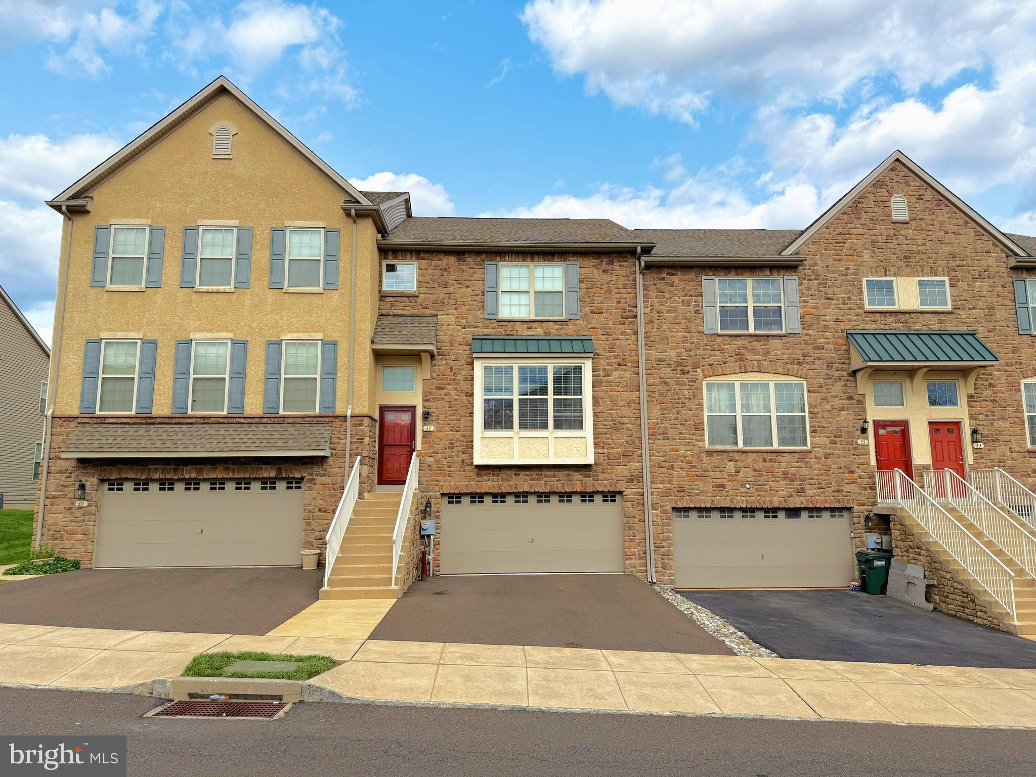 EMERALD WALK - Residential