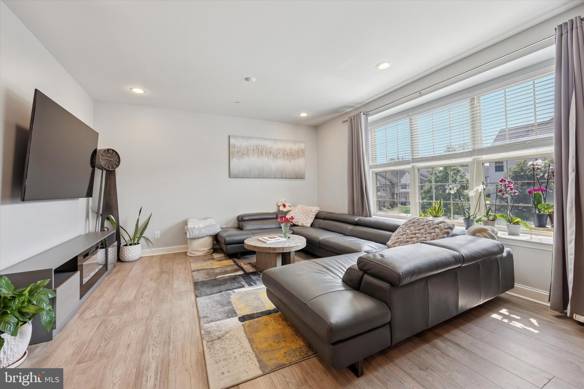 EMERALD WALK - Residential