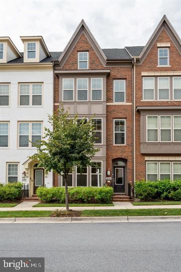 CROWN FARM - Residential Lease