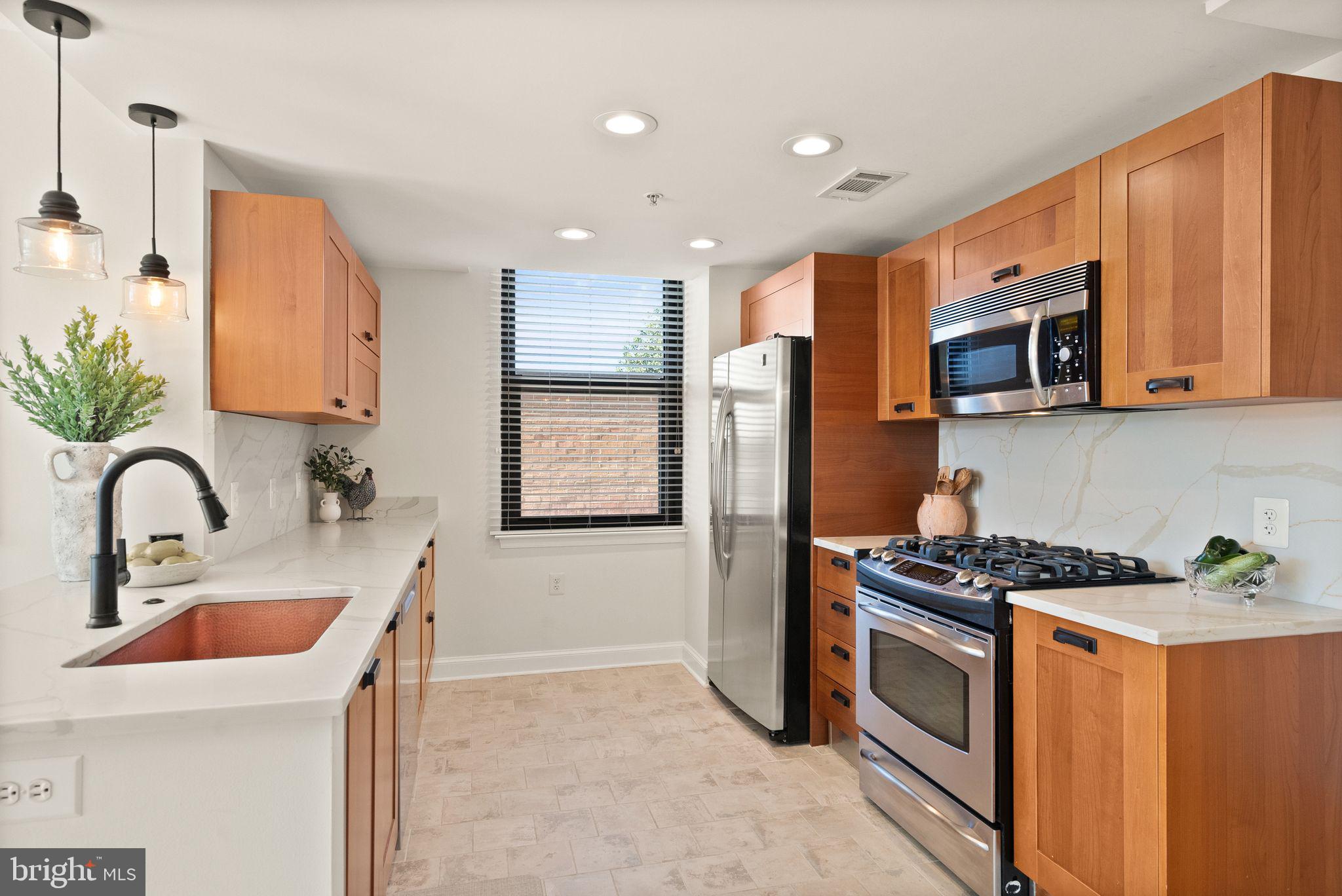 MIDTOWN ALEXANDRIA STATION CONDOMINIUM - Residential