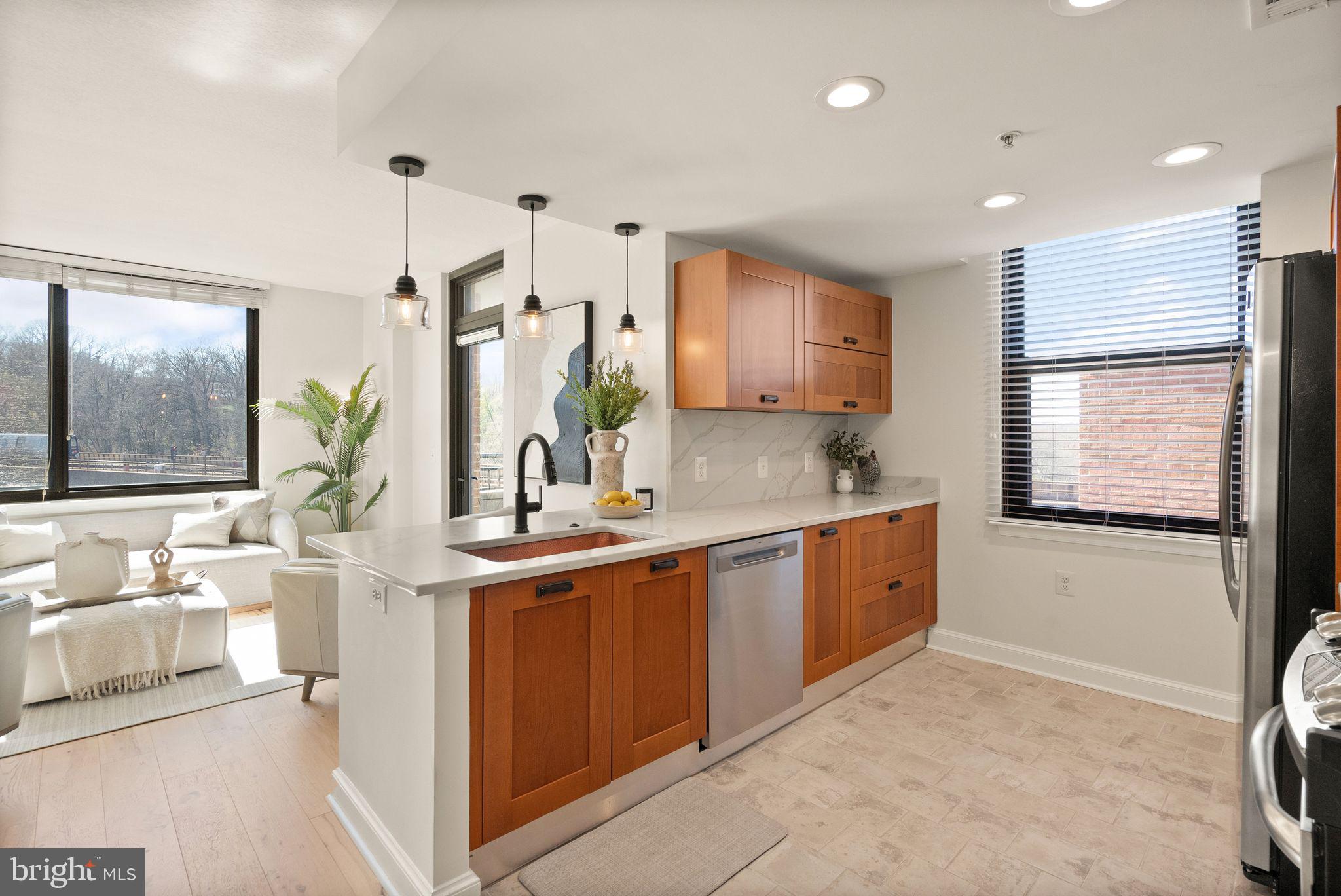 MIDTOWN ALEXANDRIA STATION CONDOMINIUM - Residential