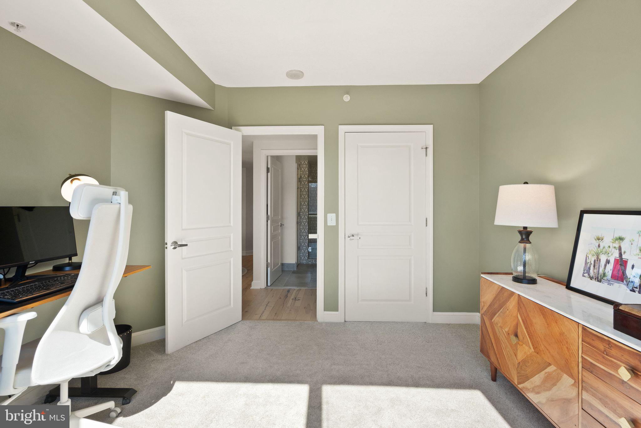 MIDTOWN ALEXANDRIA STATION CONDOMINIUM - Residential