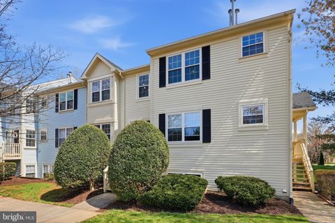 Condo For Sale - 759 Cedar Crest Drive<br/> WARRENTON, VA 20186