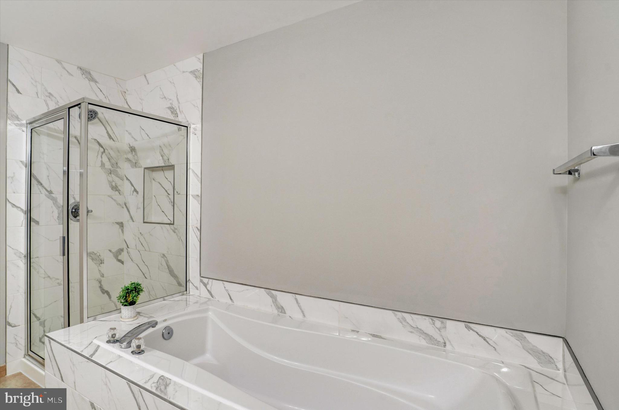 LOUDOUN PARKWAY CENTER - Residential Lease