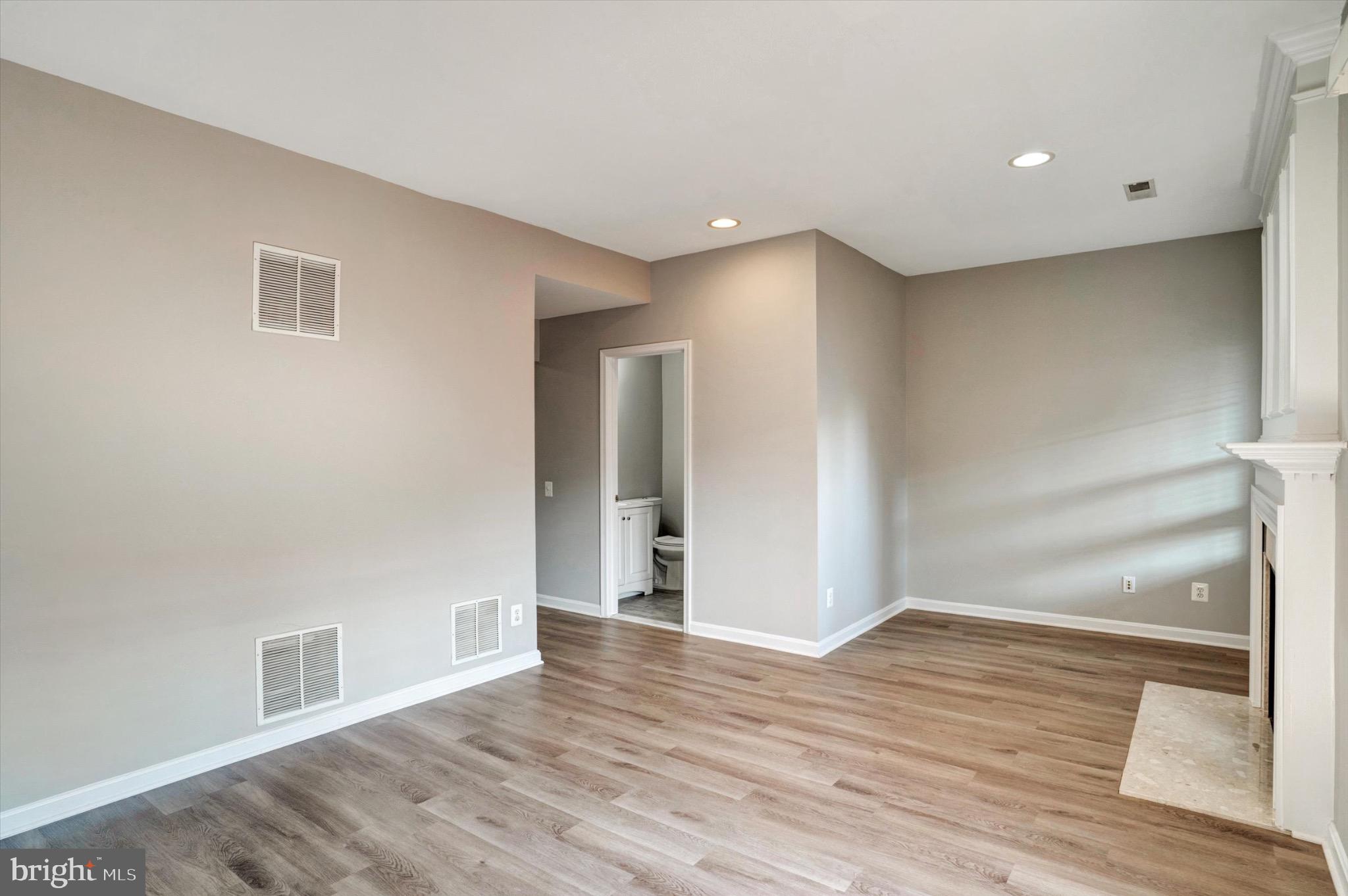 LOUDOUN PARKWAY CENTER - Residential Lease