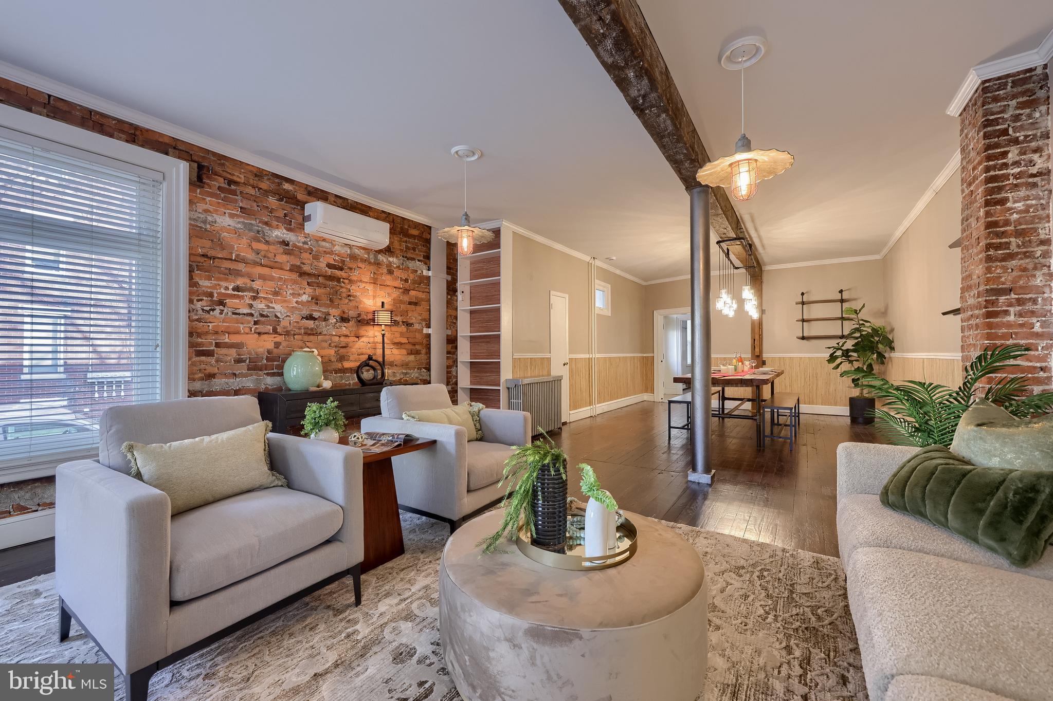 CHESTNUT HILL - Residential